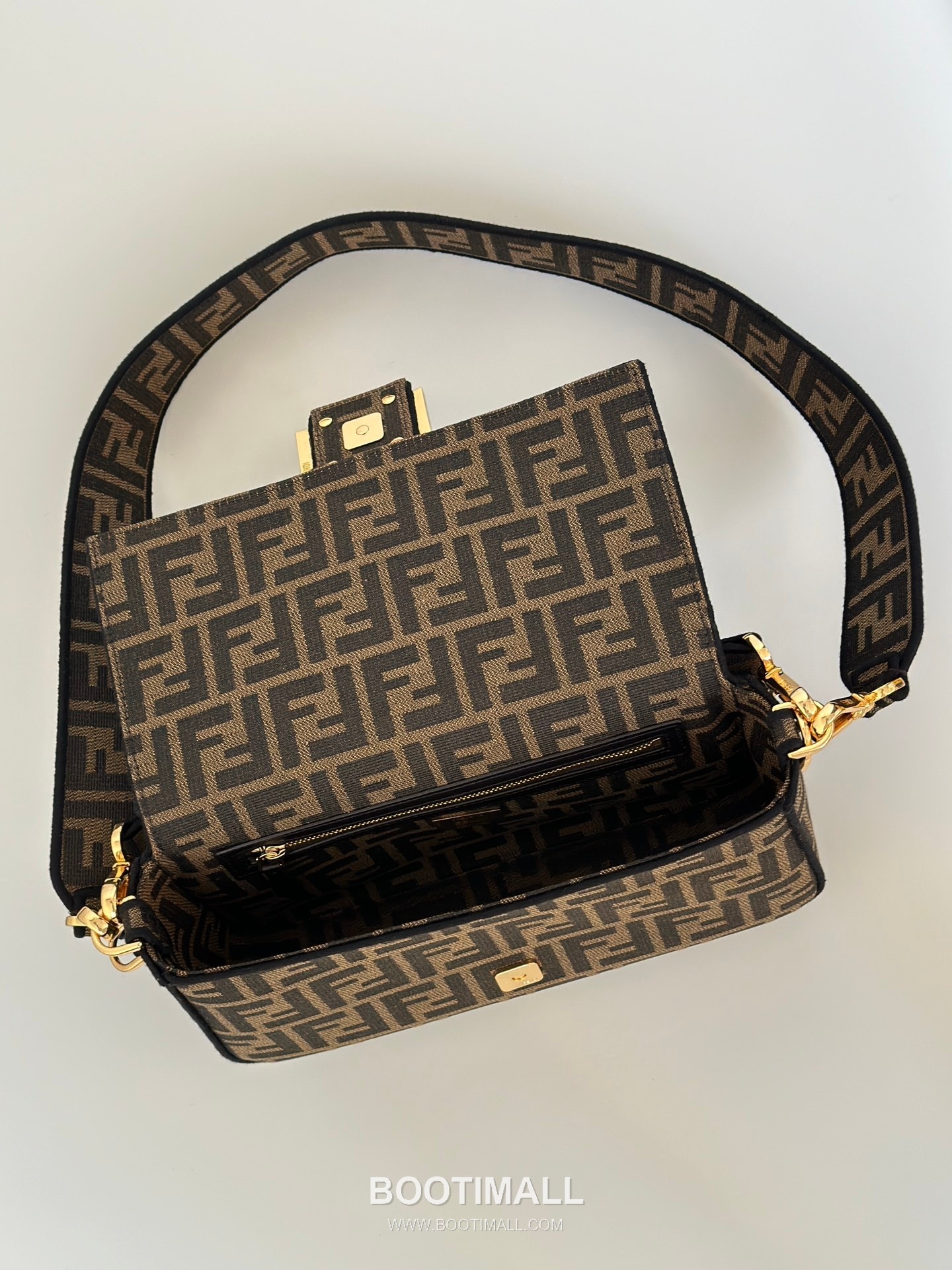 Fendi Baguette FF Fabric FF Brown Shoulder Bag 펜디 바게트 FF 패브릭 브라운 숄더백 26cm 19