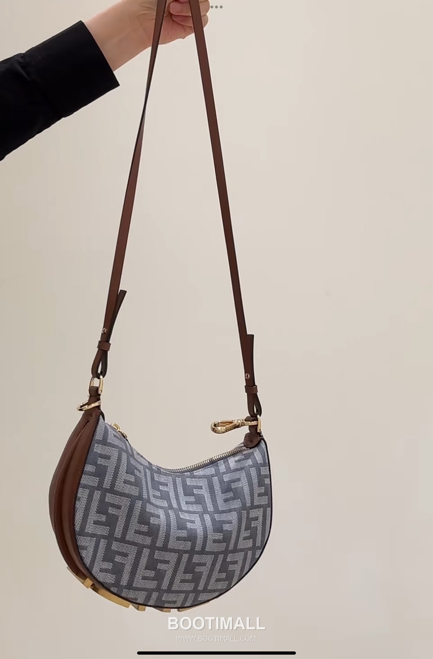 Fendi Fendigraphy Jacquard Logo Crescent Denim Blue Shoulder Bag 펜디 그래피 자카드 로고 크레센트 데님 블루 숄더백 20cm 5
