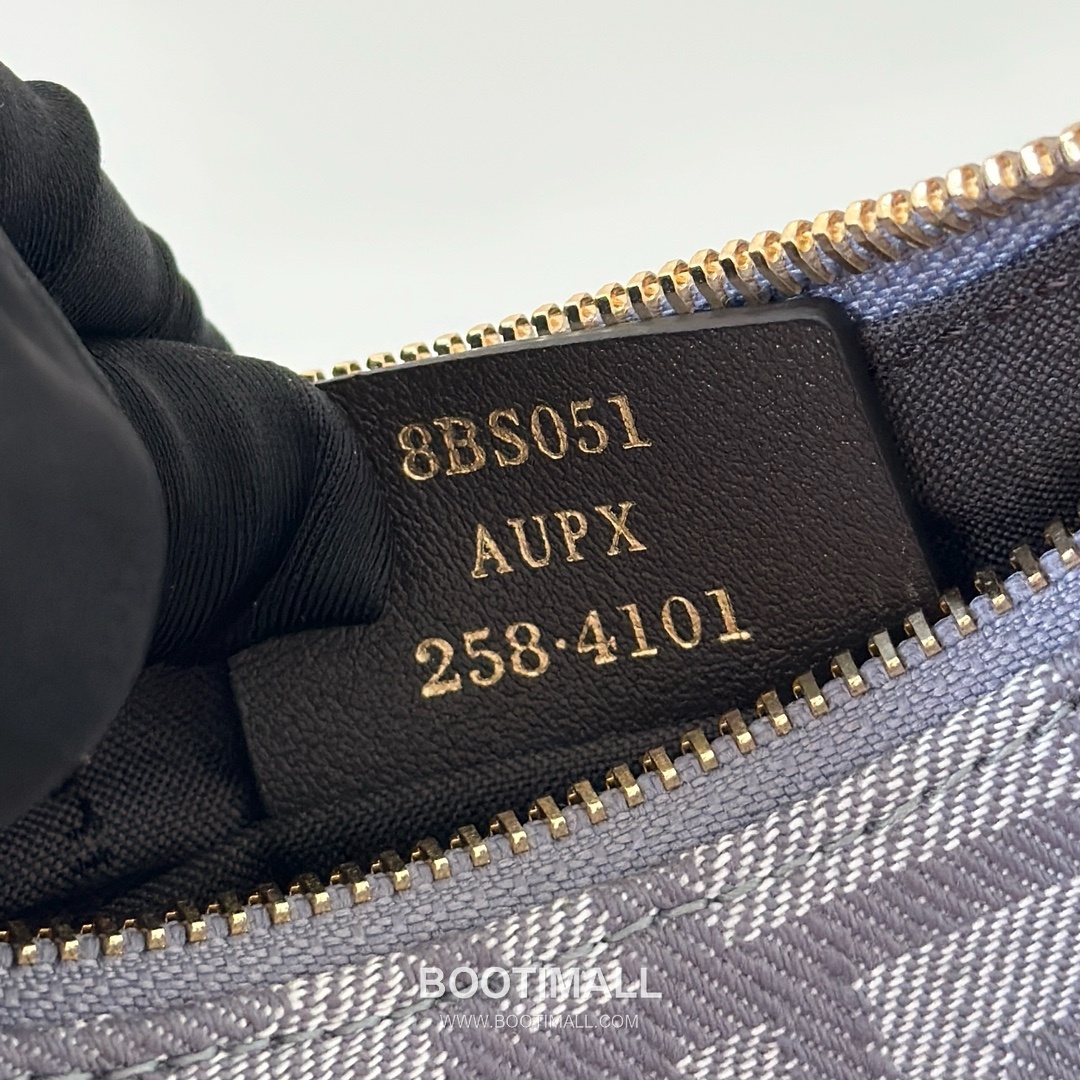 Fendi Fendigraphy Jacquard Logo Crescent Denim Blue Shoulder Bag 펜디 그래피 자카드 로고 크레센트 데님 블루 숄더백 20cm 15