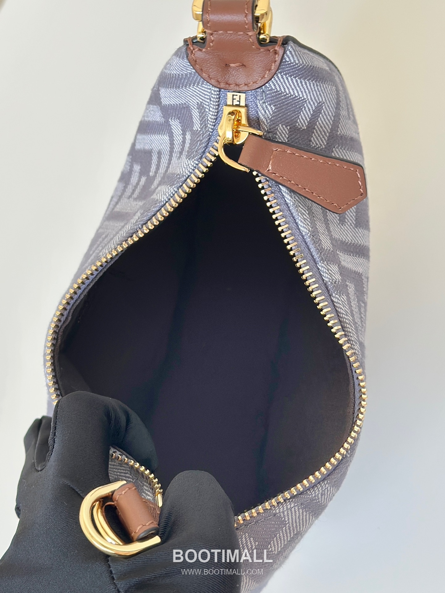 Fendi Fendigraphy Jacquard Logo Crescent Denim Blue Shoulder Bag 펜디 그래피 자카드 로고 크레센트 데님 블루 숄더백 20cm 18