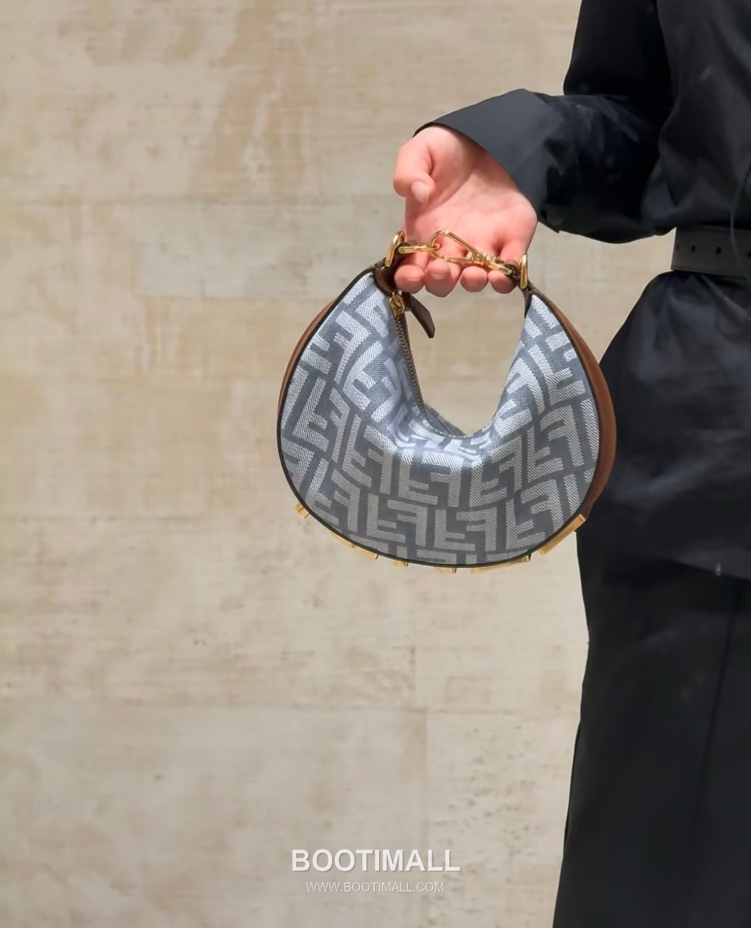 Fendi Fendigraphy Jacquard Logo Crescent Denim Blue Shoulder Bag 펜디 그래피 자카드 로고 크레센트 데님 블루 숄더백 20cm 19