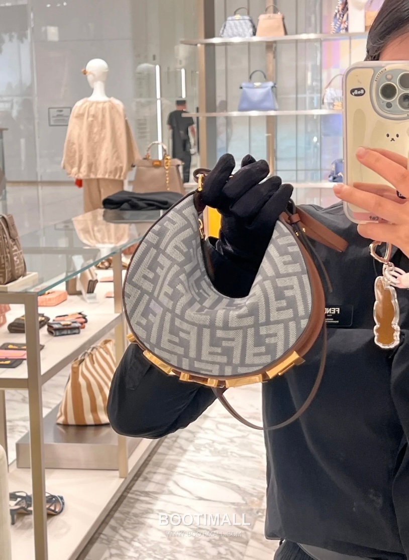 Fendi Fendigraphy Jacquard Logo Crescent Denim Blue Shoulder Bag 펜디 그래피 자카드 로고 크레센트 데님 블루 숄더백 20cm 21