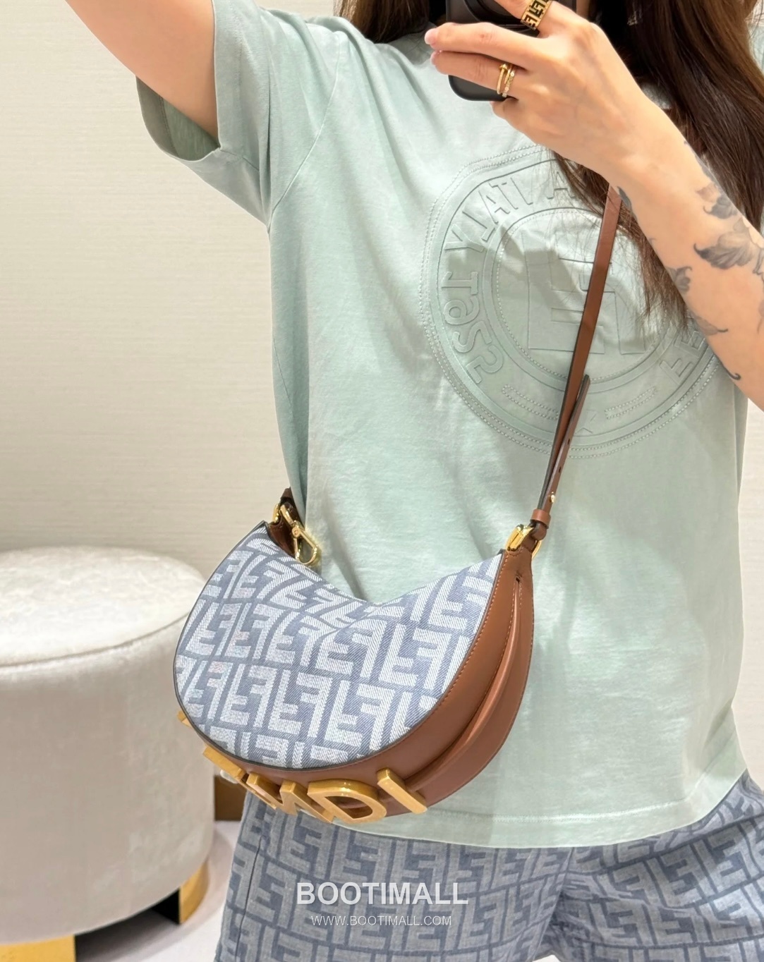 Fendi Fendigraphy Jacquard Logo Crescent Denim Blue Shoulder Bag 펜디 그래피 자카드 로고 크레센트 데님 블루 숄더백 20cm 25