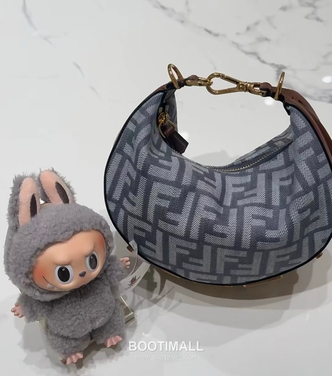 Fendi Fendigraphy Jacquard Logo Crescent Denim Blue Shoulder Bag 펜디 그래피 자카드 로고 크레센트 데님 블루 숄더백 20cm 27