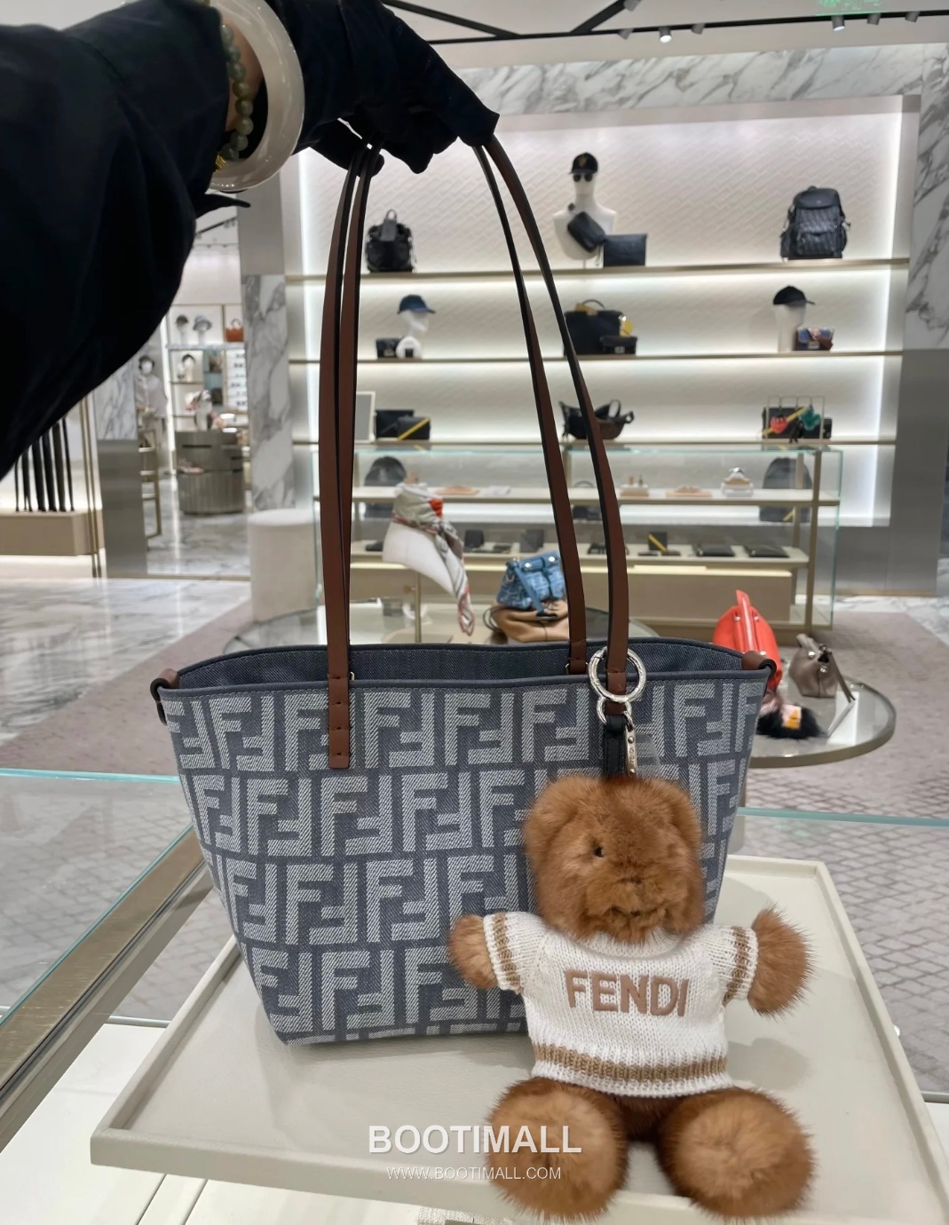 Fendi Roll FF Jacquard Denim Fabric Blue Tote Bag 펜디 롤 FF 자카드 데님 패브릭 블루 토트백 22cm 1