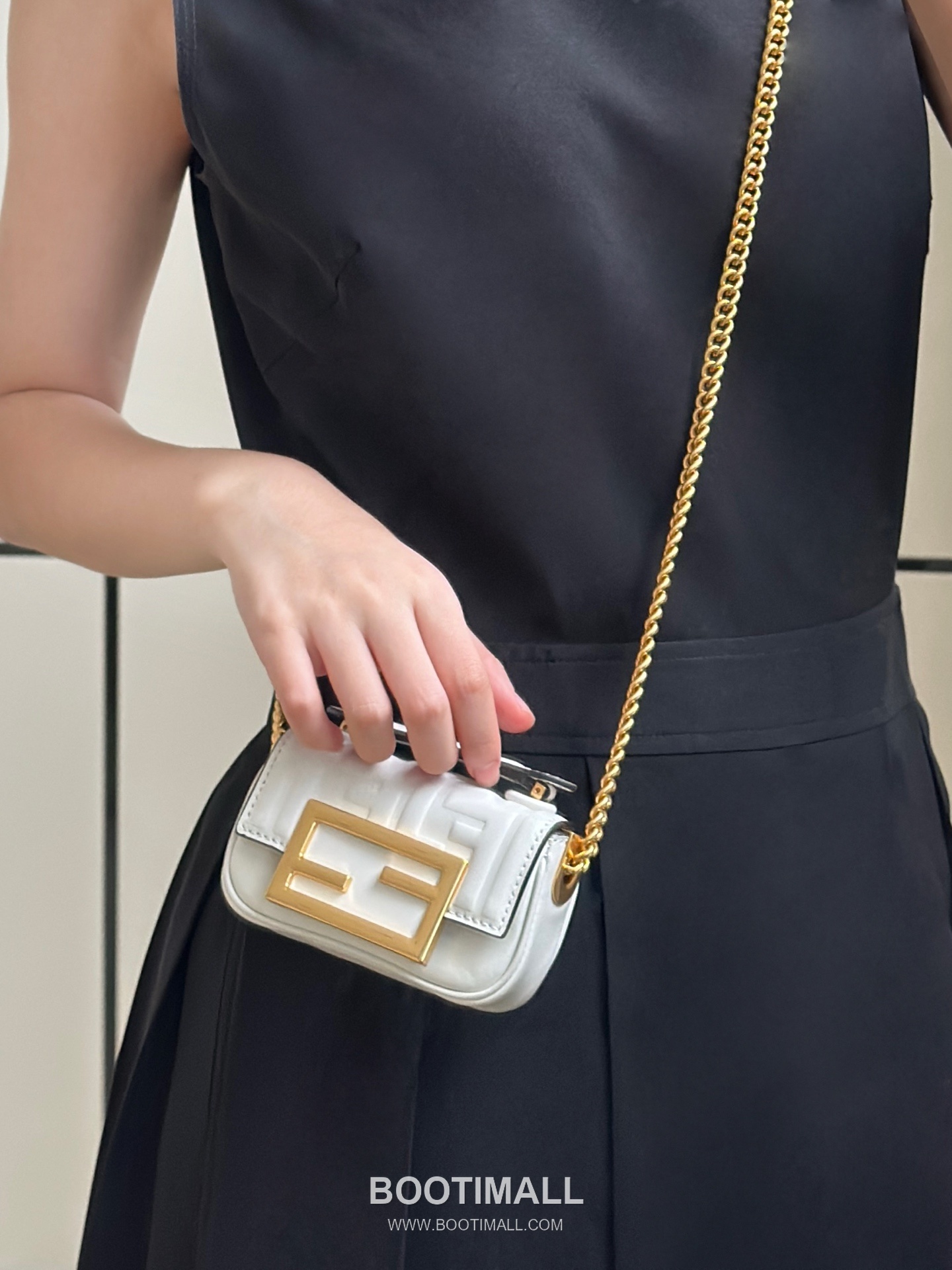 Fendi Nano Baguette Lambskin Crossbody Bag 펜디 나노 바게트 램스킨 크로스백 11cm 1