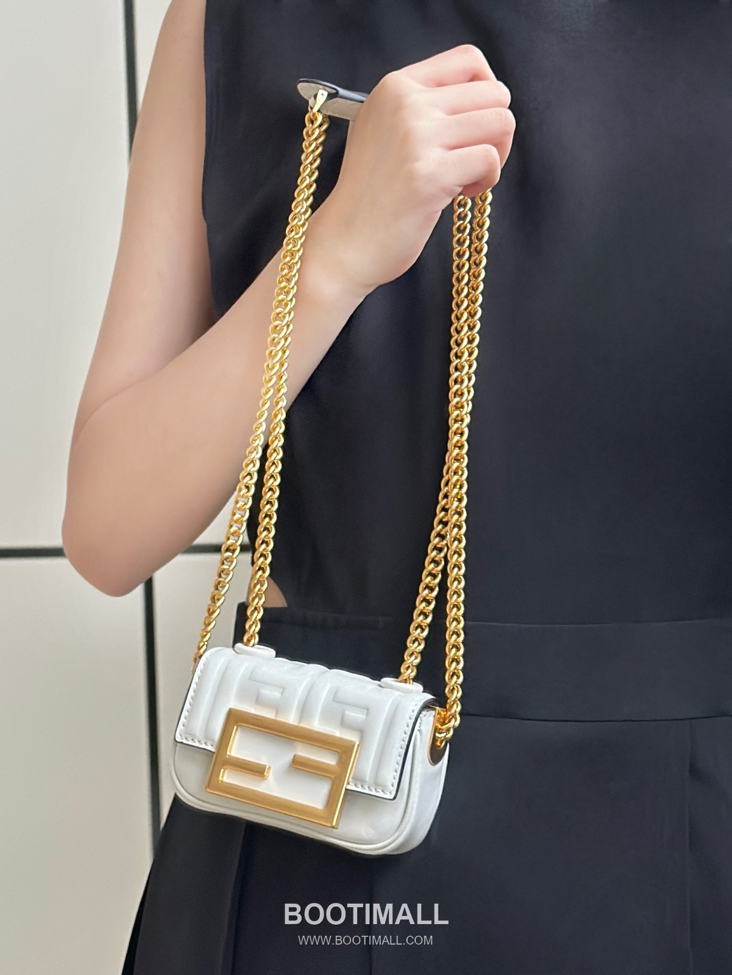 Fendi Nano Baguette Lambskin Crossbody Bag 펜디 나노 바게트 램스킨 크로스백 11cm 3