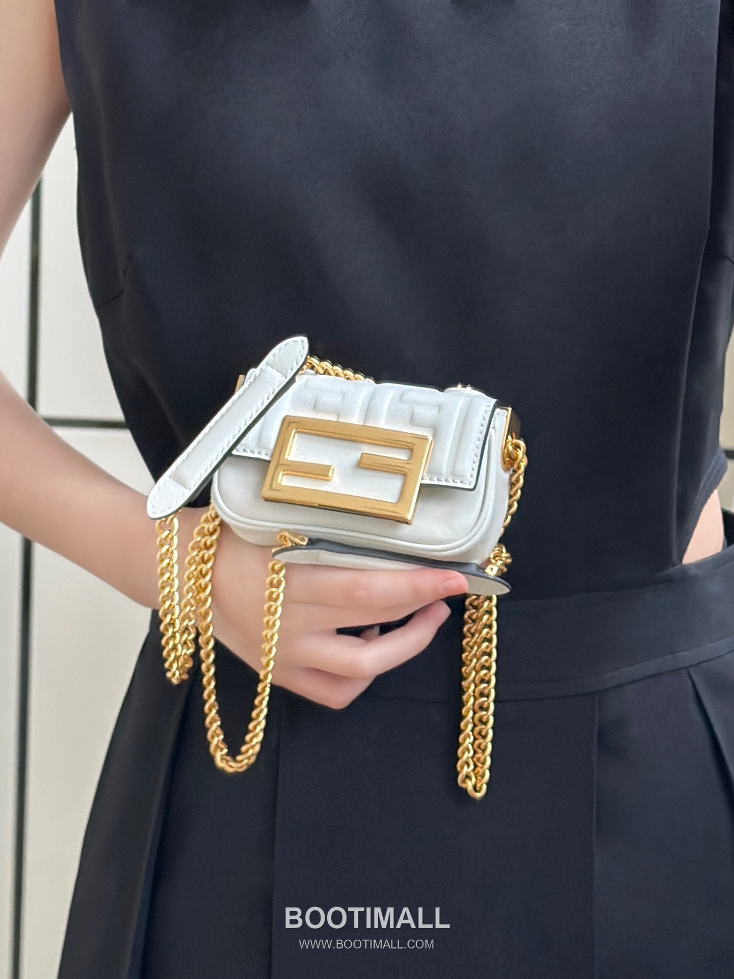 Fendi Nano Baguette Lambskin Crossbody Bag 펜디 나노 바게트 램스킨 크로스백 11cm 4