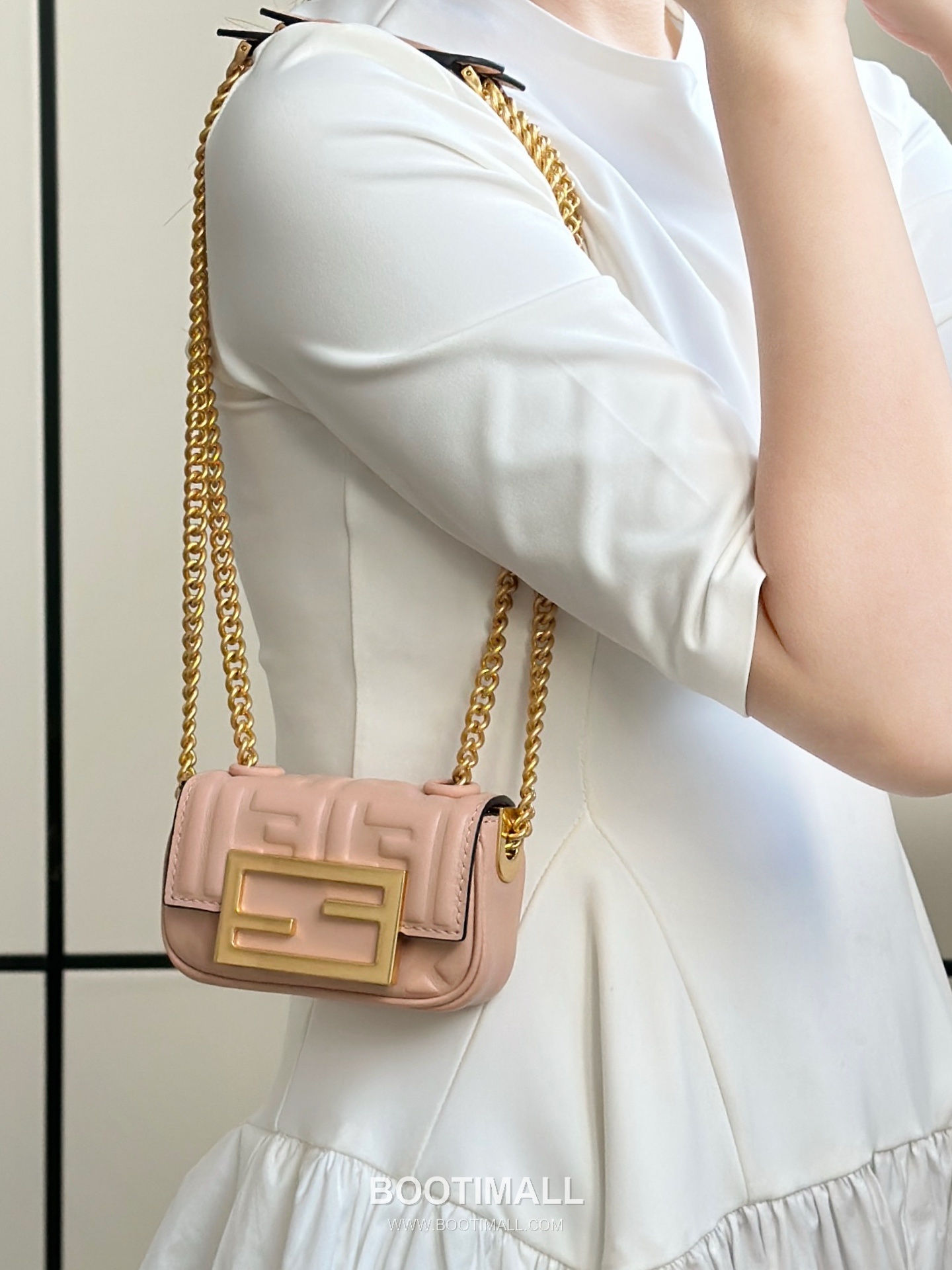 Fendi Nano Baguette Lambskin Crossbody Bag 펜디 나노 바게트 램스킨 크로스백 11cm 1