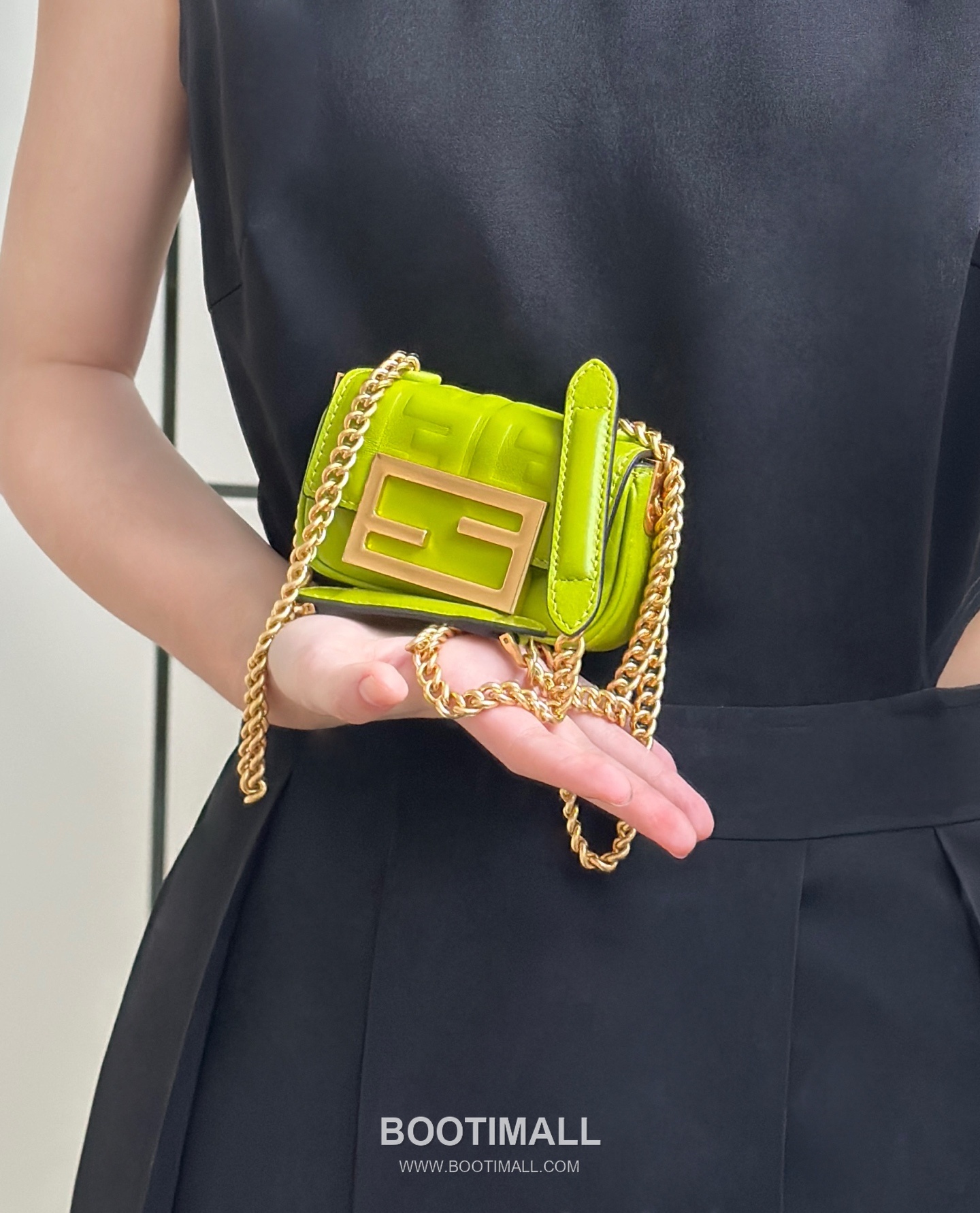 Fendi Nano Baguette Lambskin Crossbody Bag 펜디 나노 바게트 램스킨 크로스백 11cm 1