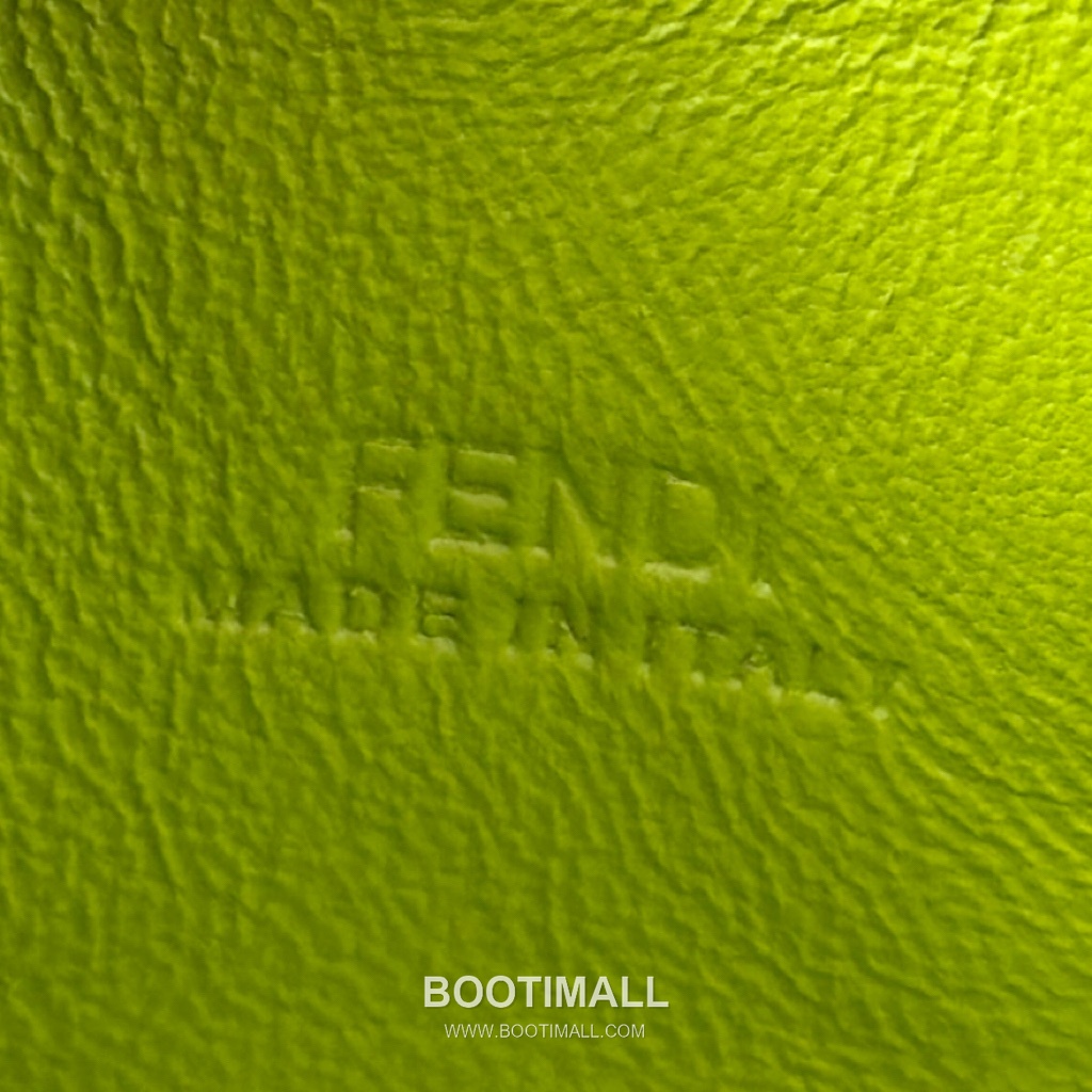 Fendi Nano Baguette Lambskin Crossbody Bag 펜디 나노 바게트 램스킨 크로스백 11cm 11