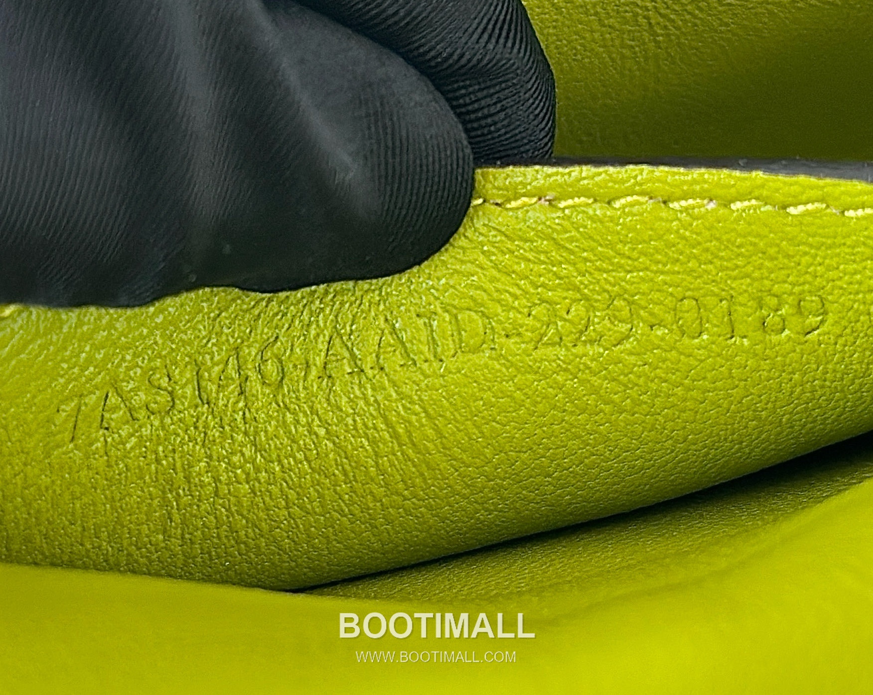 Fendi Nano Baguette Lambskin Crossbody Bag 펜디 나노 바게트 램스킨 크로스백 11cm 12