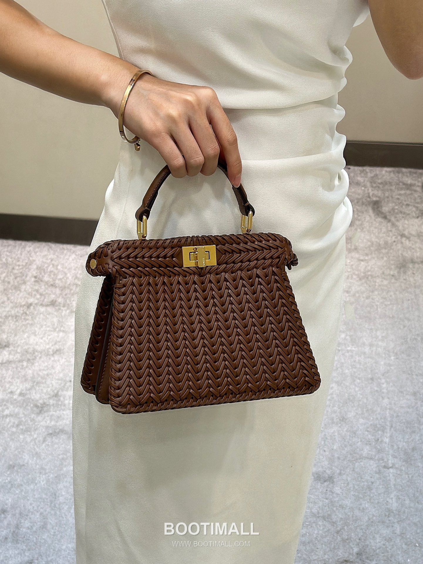 Fendi Peekaboo ISeeU Braided Woven Calfskin Caramel Top Handle Bag 펜디 피카부 아이씨유 브레이디드 위빙 카프스킨 카라멜 탑핸들백 20cm 1
