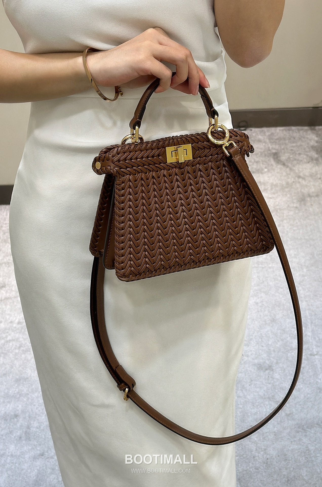 Fendi Peekaboo ISeeU Braided Woven Calfskin Caramel Top Handle Bag 펜디 피카부 아이씨유 브레이디드 위빙 카프스킨 카라멜 탑핸들백 20cm 2