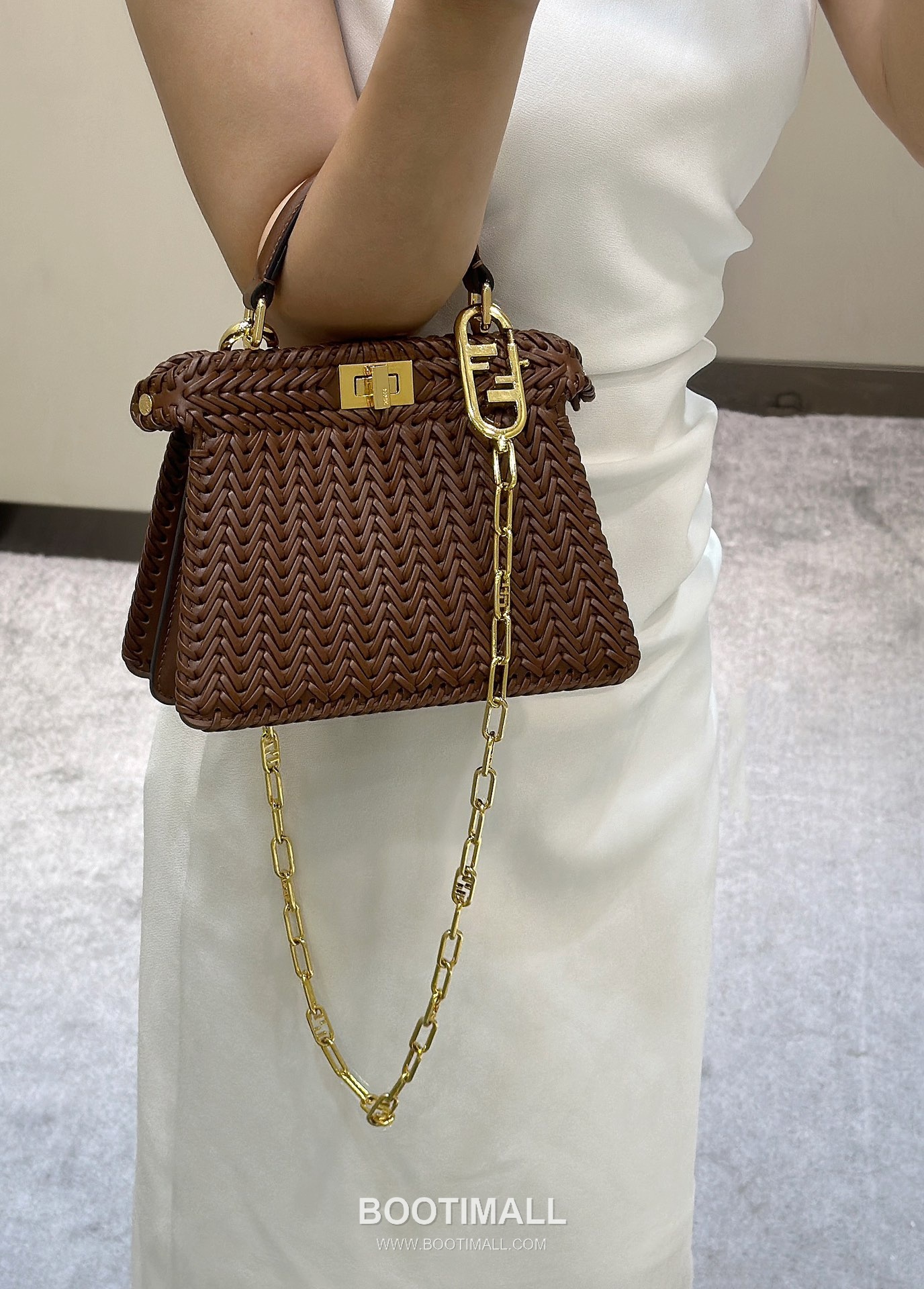 Fendi Peekaboo ISeeU Braided Woven Calfskin Caramel Top Handle Bag 펜디 피카부 아이씨유 브레이디드 위빙 카프스킨 카라멜 탑핸들백 20cm 4