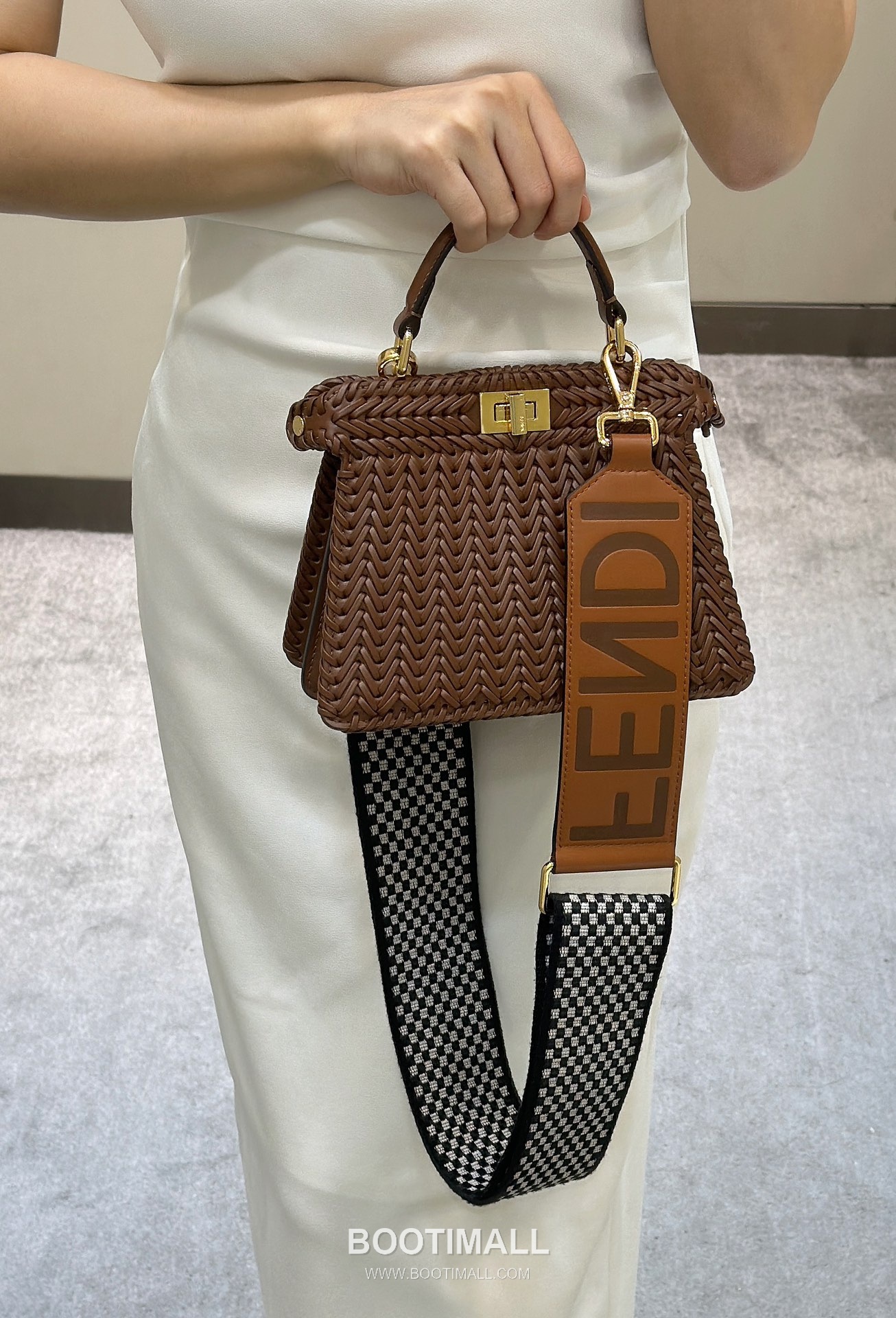 Fendi Peekaboo ISeeU Braided Woven Calfskin Caramel Top Handle Bag 펜디 피카부 아이씨유 브레이디드 위빙 카프스킨 카라멜 탑핸들백 20cm 5