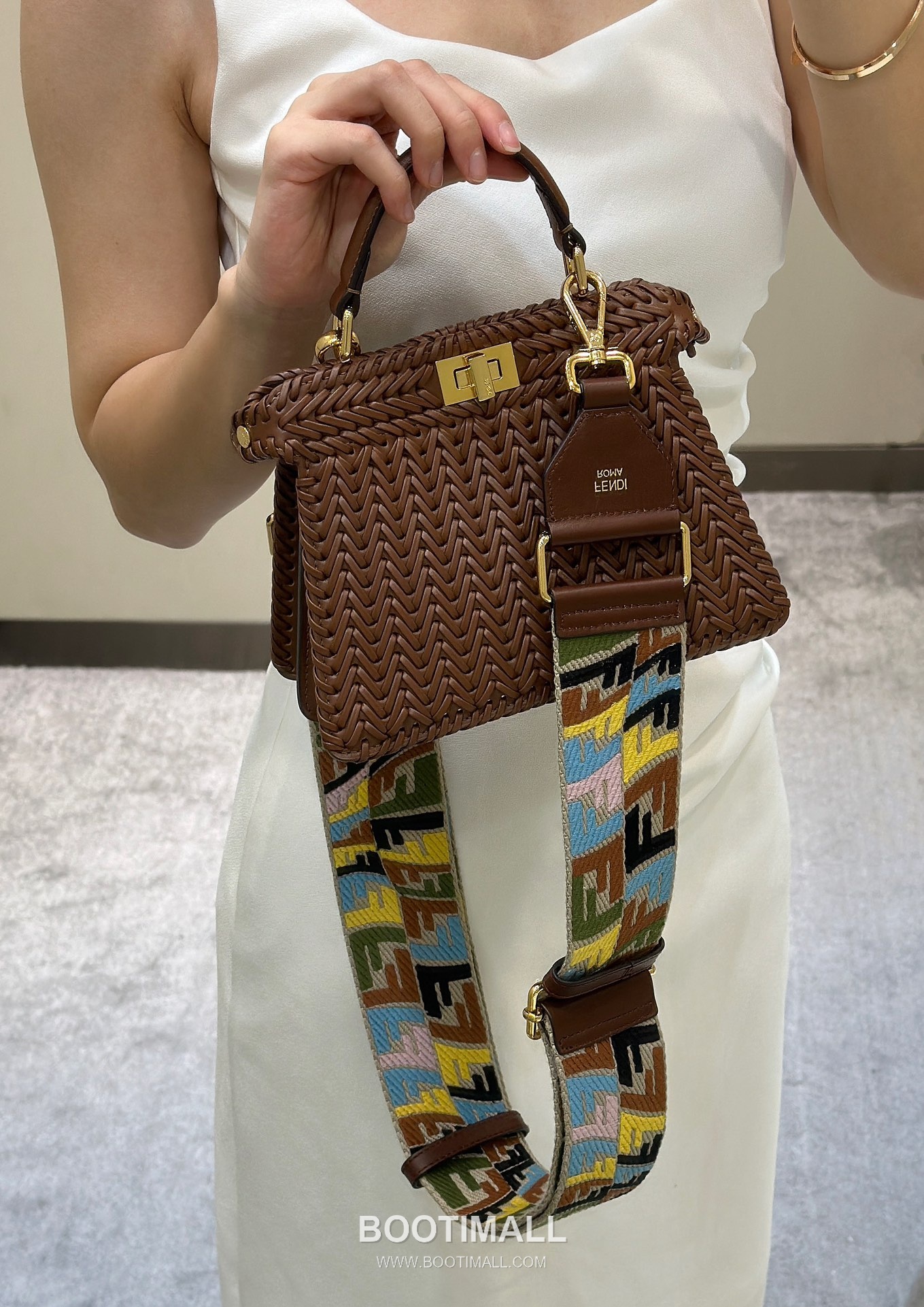 Fendi Peekaboo ISeeU Braided Woven Calfskin Caramel Top Handle Bag 펜디 피카부 아이씨유 브레이디드 위빙 카프스킨 카라멜 탑핸들백 20cm 6