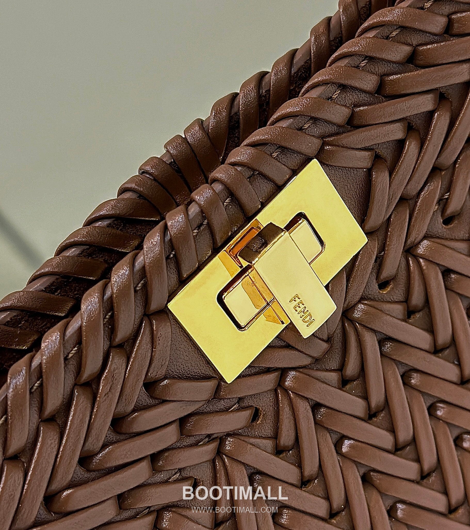 Fendi Peekaboo ISeeU Braided Woven Calfskin Caramel Top Handle Bag 펜디 피카부 아이씨유 브레이디드 위빙 카프스킨 카라멜 탑핸들백 20cm 12