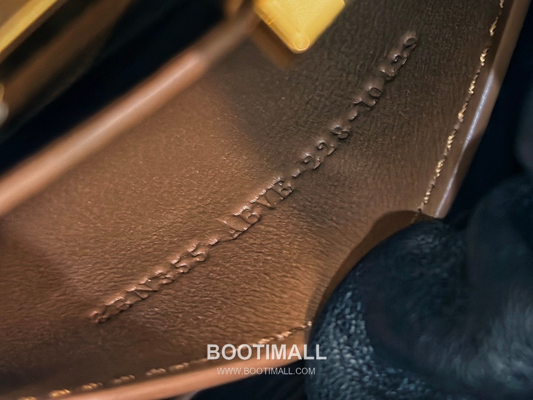 Fendi Peekaboo ISeeU Braided Woven Calfskin Caramel Top Handle Bag 펜디 피카부 아이씨유 브레이디드 위빙 카프스킨 카라멜 탑핸들백 20cm 13