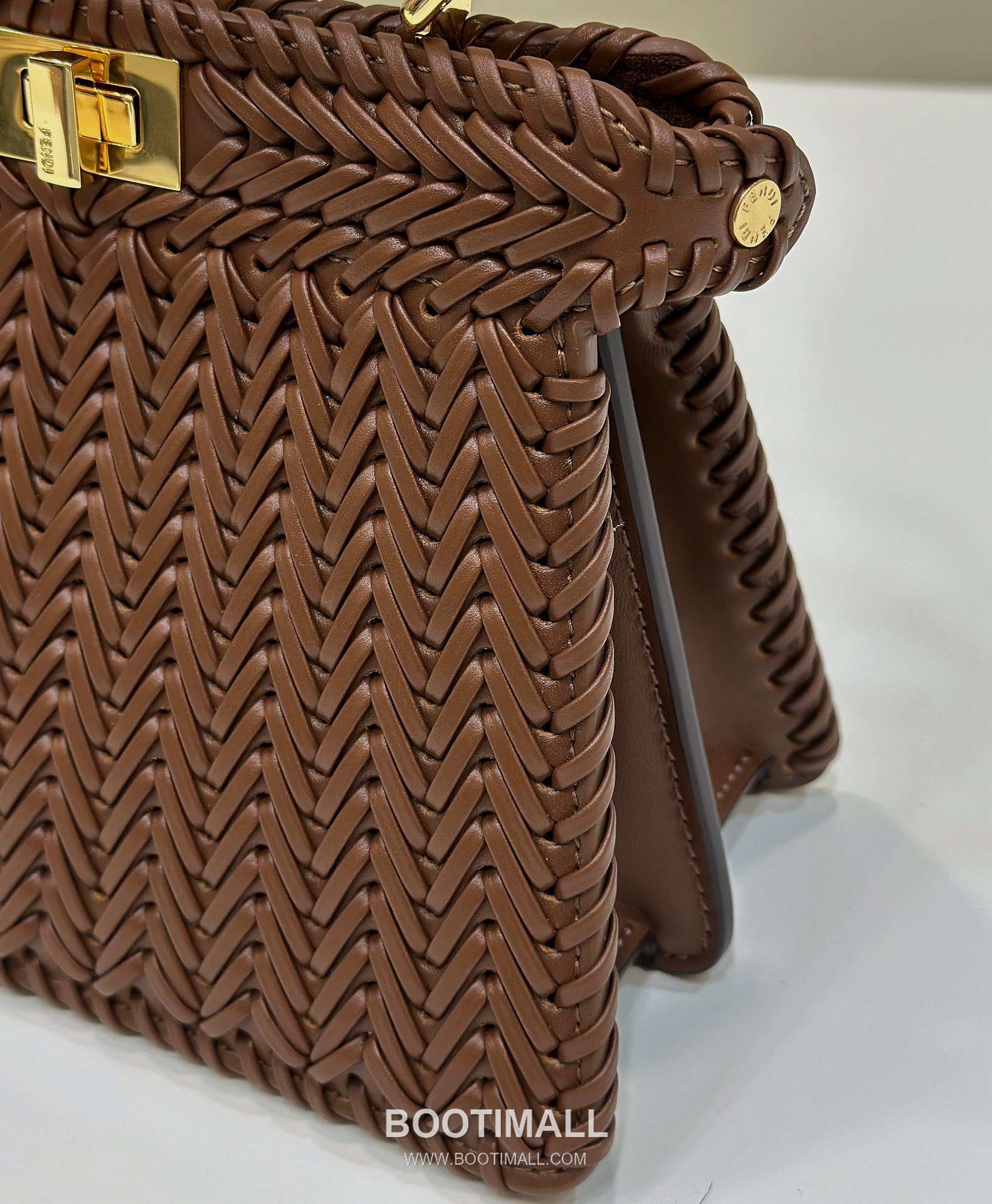 Fendi Peekaboo ISeeU Braided Woven Calfskin Caramel Top Handle Bag 펜디 피카부 아이씨유 브레이디드 위빙 카프스킨 카라멜 탑핸들백 20cm 14