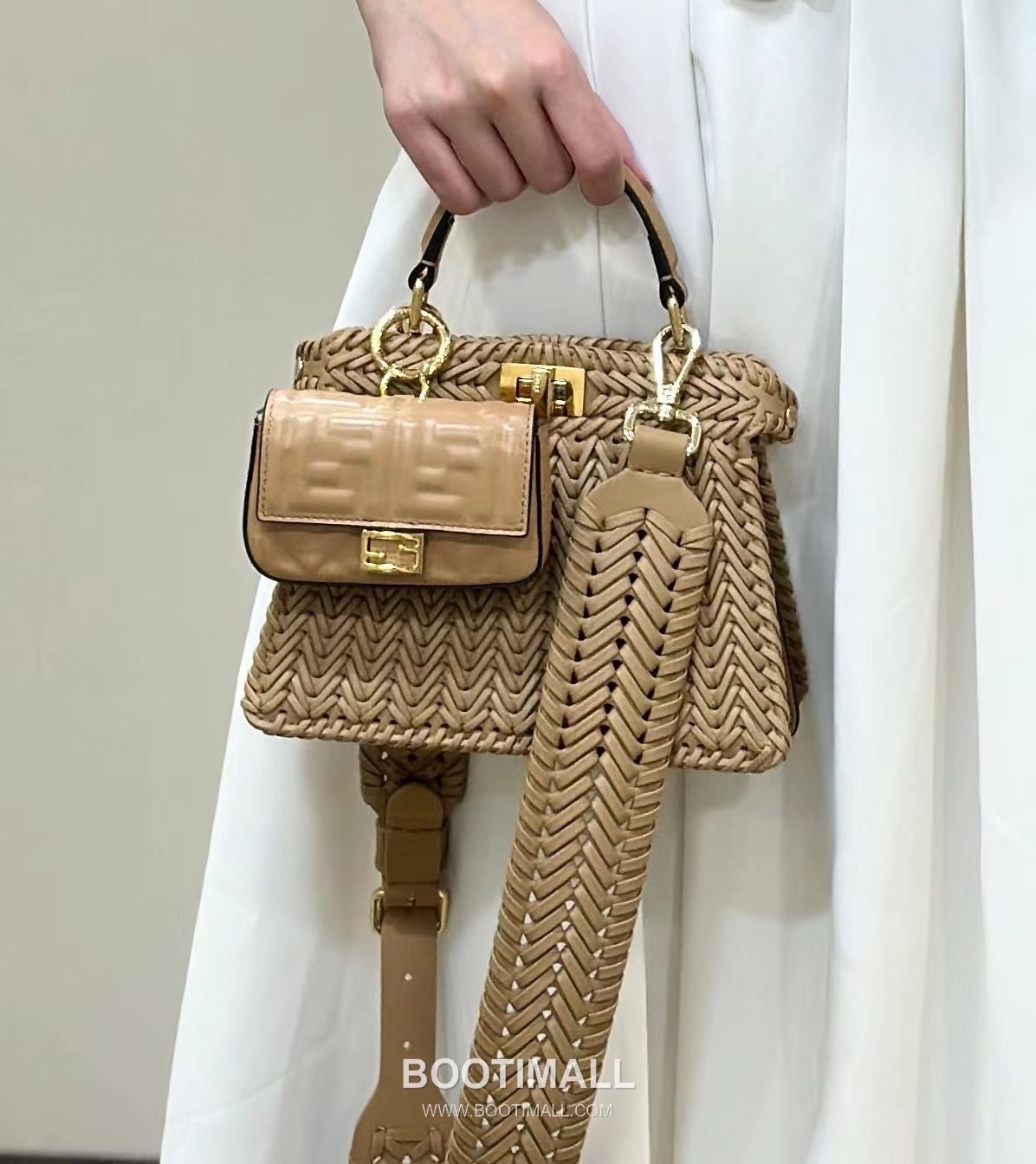 Fendi Peekaboo ISeeU Braided Woven Calfskin Top Handle Bag 펜디 피카부 아이씨유 브레이디드 우븐 카프스킨 탑핸들백 20cm 1