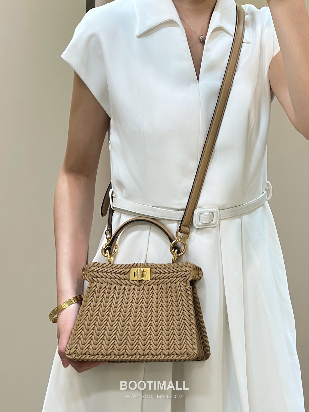 Fendi Peekaboo ISeeU Braided Woven Calfskin Top Handle Bag 펜디 피카부 아이씨유 브레이디드 우븐 카프스킨 탑핸들백 20cm 3