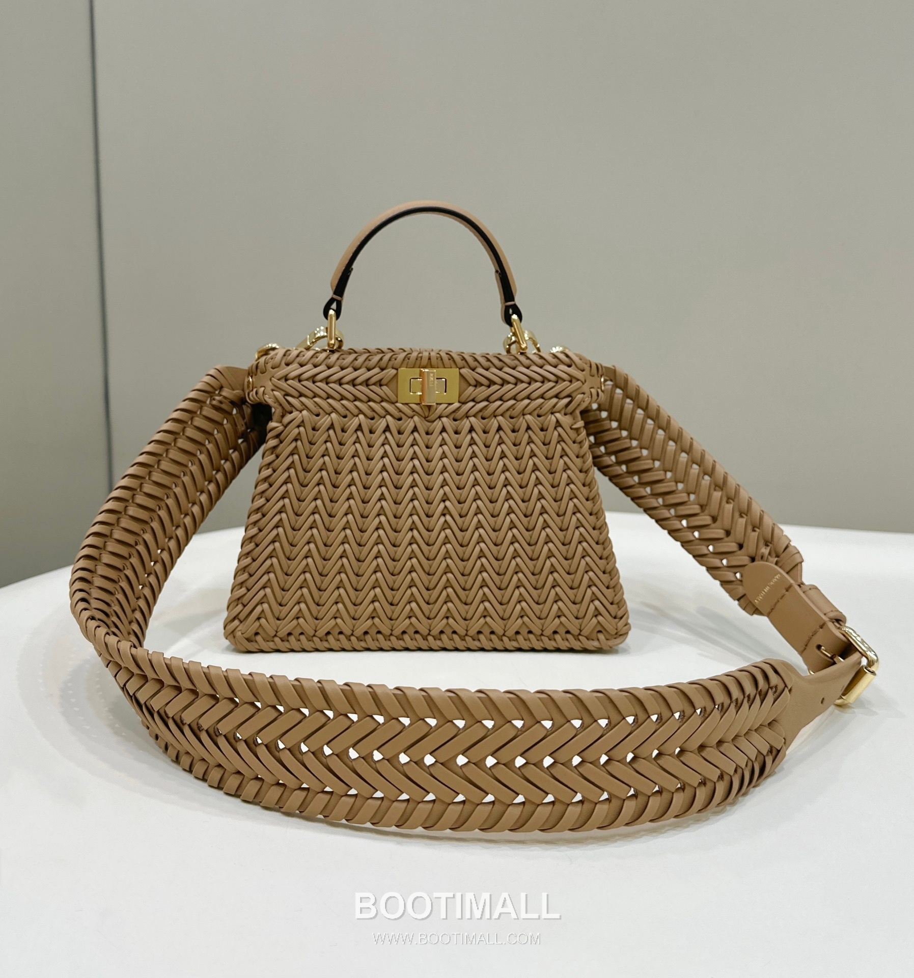 Fendi Peekaboo ISeeU Braided Woven Calfskin Top Handle Bag 펜디 피카부 아이씨유 브레이디드 우븐 카프스킨 탑핸들백 20cm 9