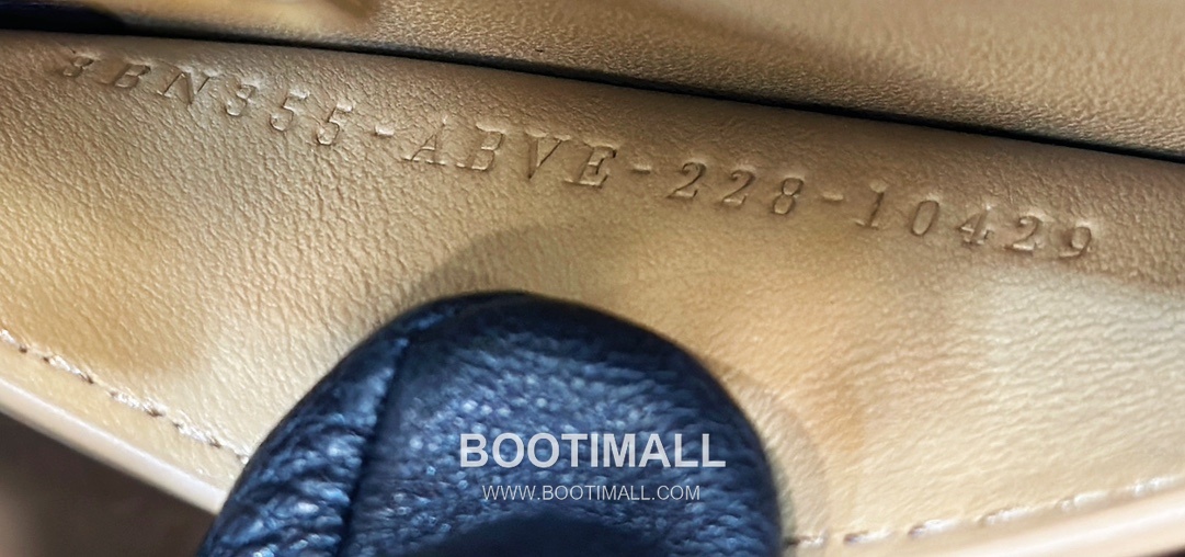 Fendi Peekaboo ISeeU Braided Woven Calfskin Top Handle Bag 펜디 피카부 아이씨유 브레이디드 우븐 카프스킨 탑핸들백 20cm 15