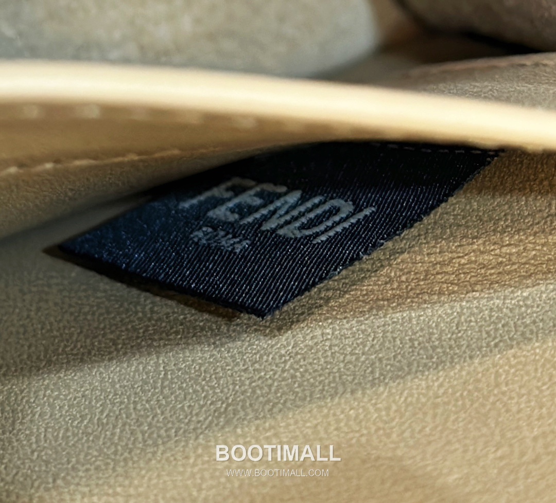 Fendi Peekaboo ISeeU Braided Woven Calfskin Top Handle Bag 펜디 피카부 아이씨유 브레이디드 우븐 카프스킨 탑핸들백 20cm 16