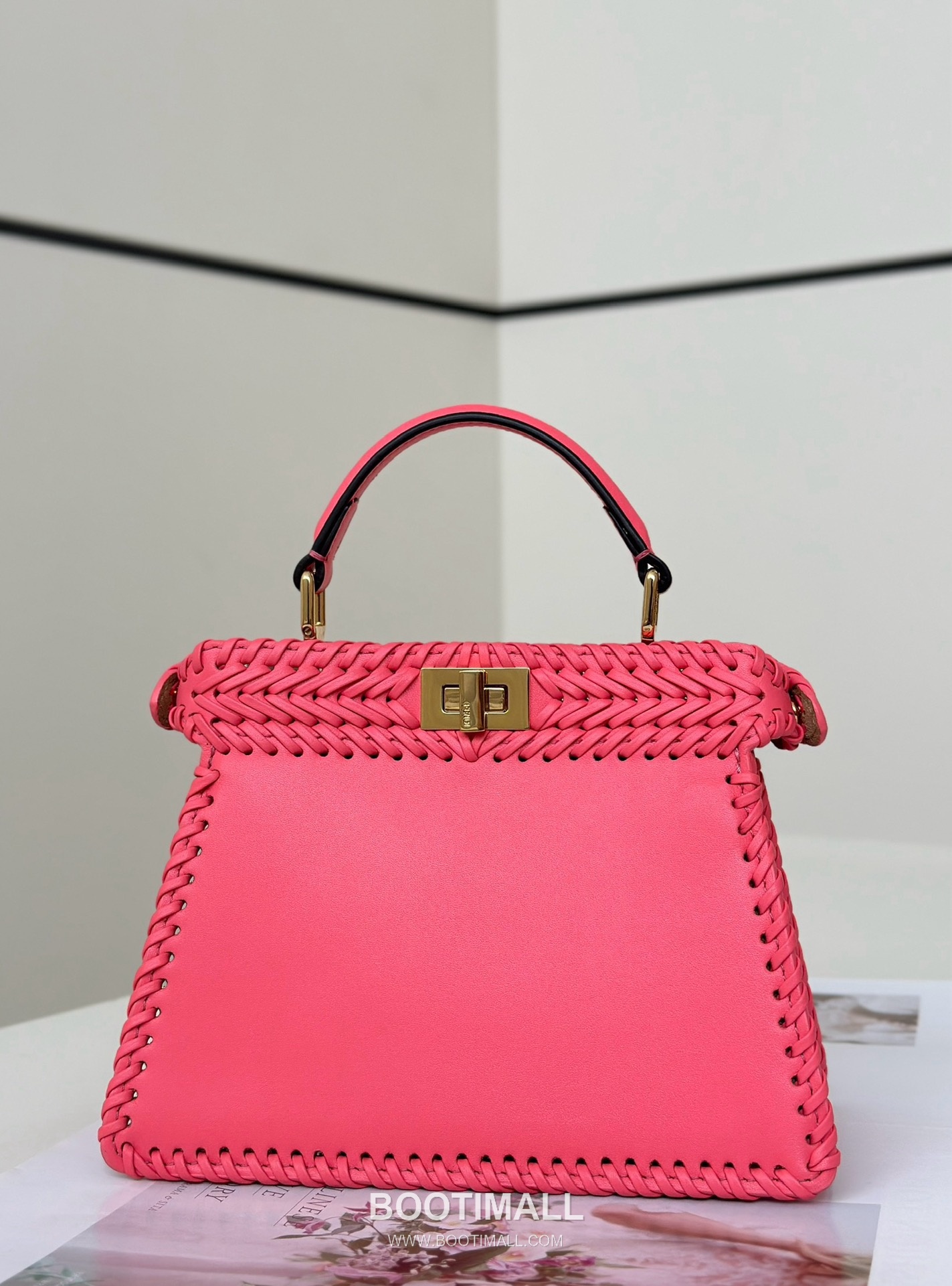 Fendi Peekaboo ISeeU Woven Leather Top Handle Bag 펜디 피카부 아이씨유 위빙 가죽 탑핸들백 20cm 8