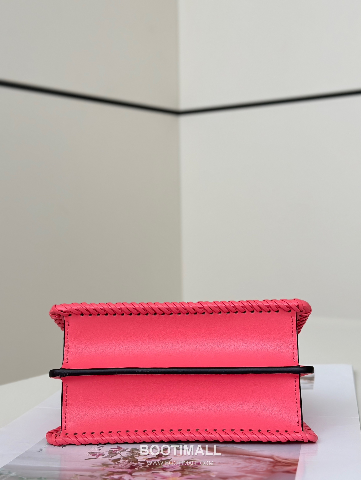 Fendi Peekaboo ISeeU Woven Leather Top Handle Bag 펜디 피카부 아이씨유 위빙 가죽 탑핸들백 20cm 9