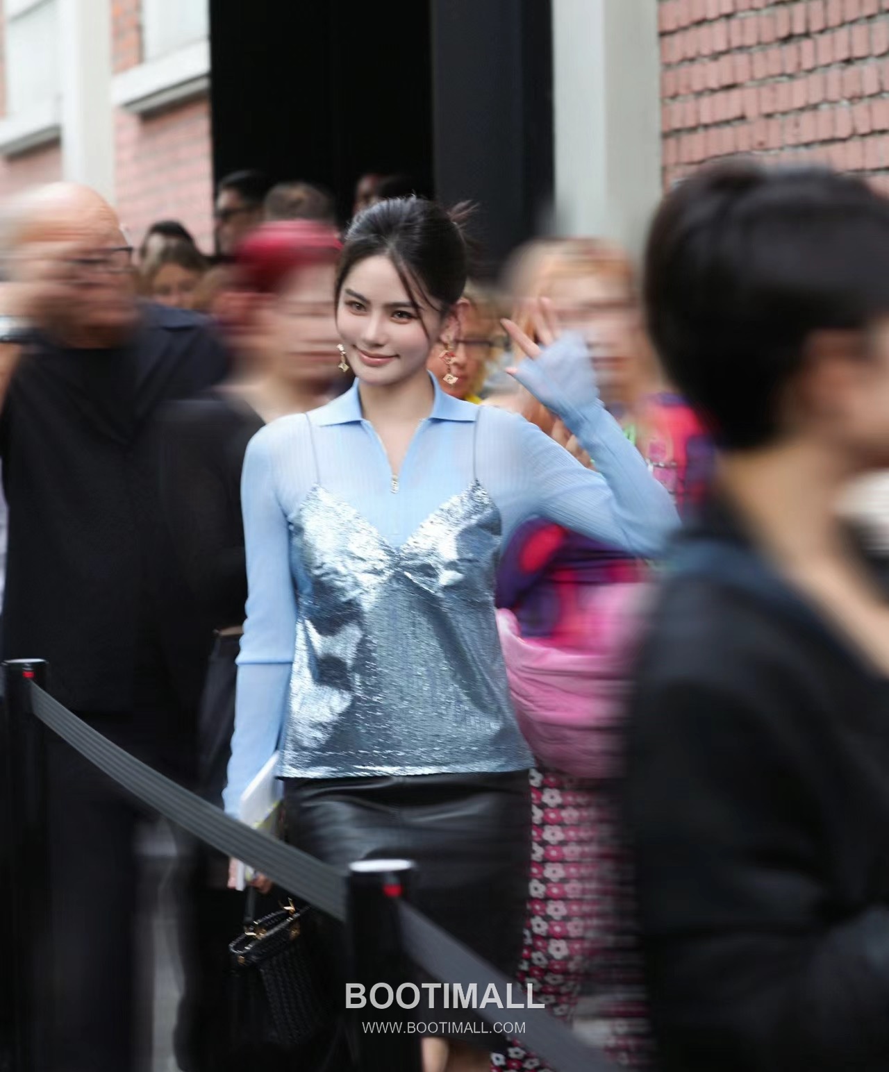 Fendi Peekaboo ISeeU Braided Woven Calfskin Black Top Handle Bag 펜디 피카부 아이씨유 브레이디드 우븐 카프스킨 블랙 탑핸들백 20cm 3