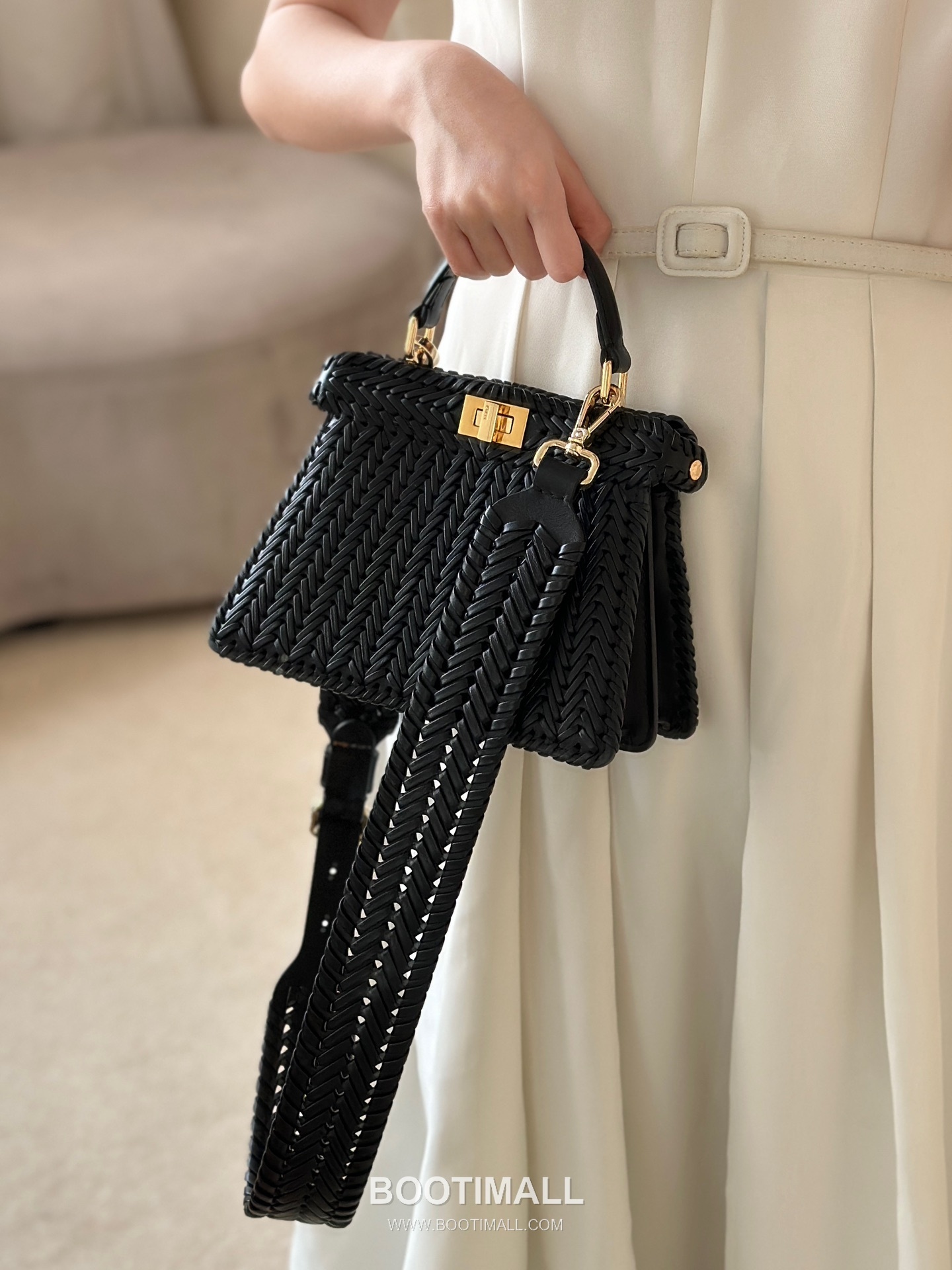 Fendi Peekaboo ISeeU Braided Woven Calfskin Black Top Handle Bag 펜디 피카부 아이씨유 브레이디드 우븐 카프스킨 블랙 탑핸들백 20cm 5