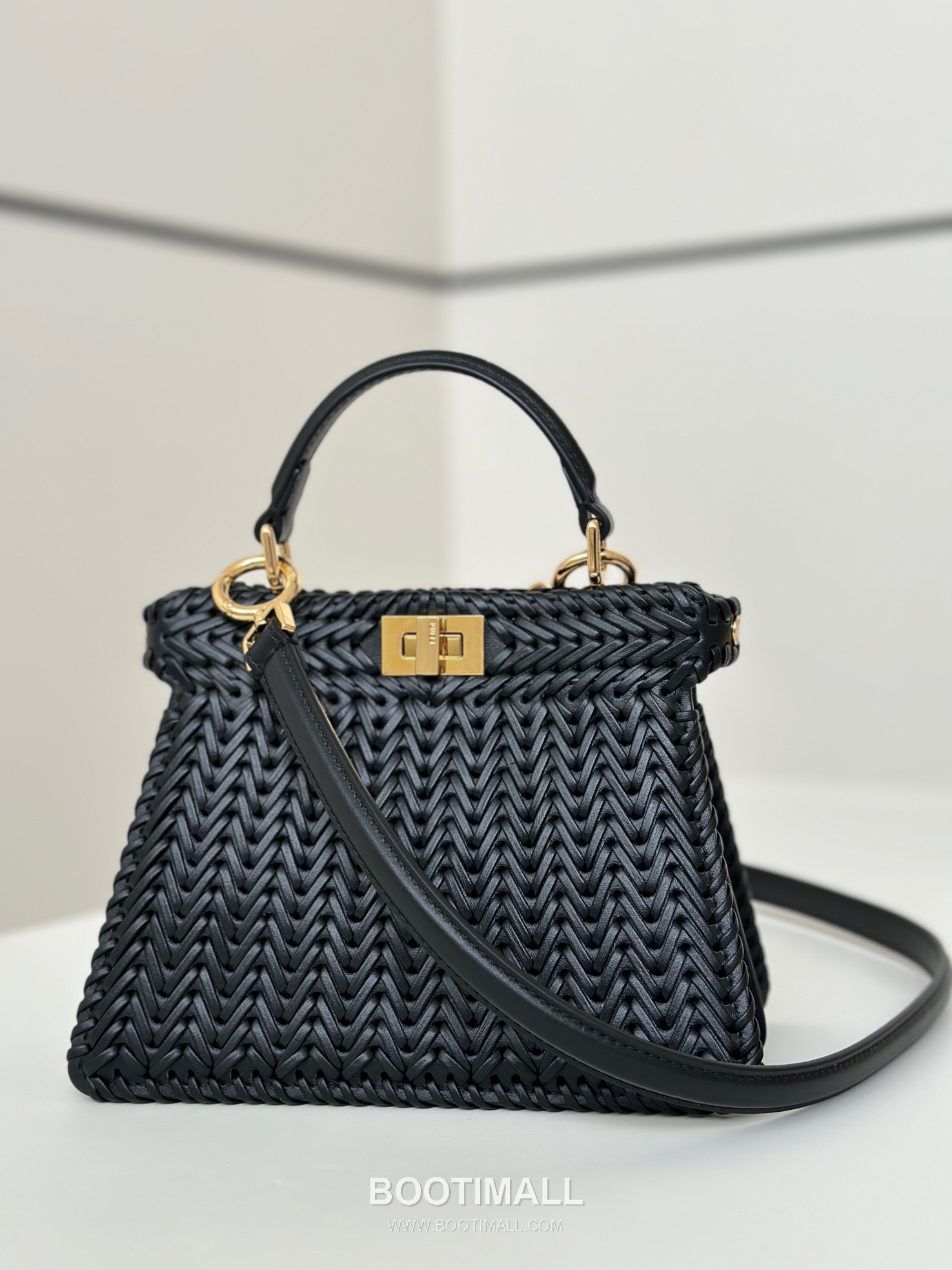 Fendi Peekaboo ISeeU Braided Woven Calfskin Black Top Handle Bag 펜디 피카부 아이씨유 브레이디드 우븐 카프스킨 블랙 탑핸들백 20cm 7