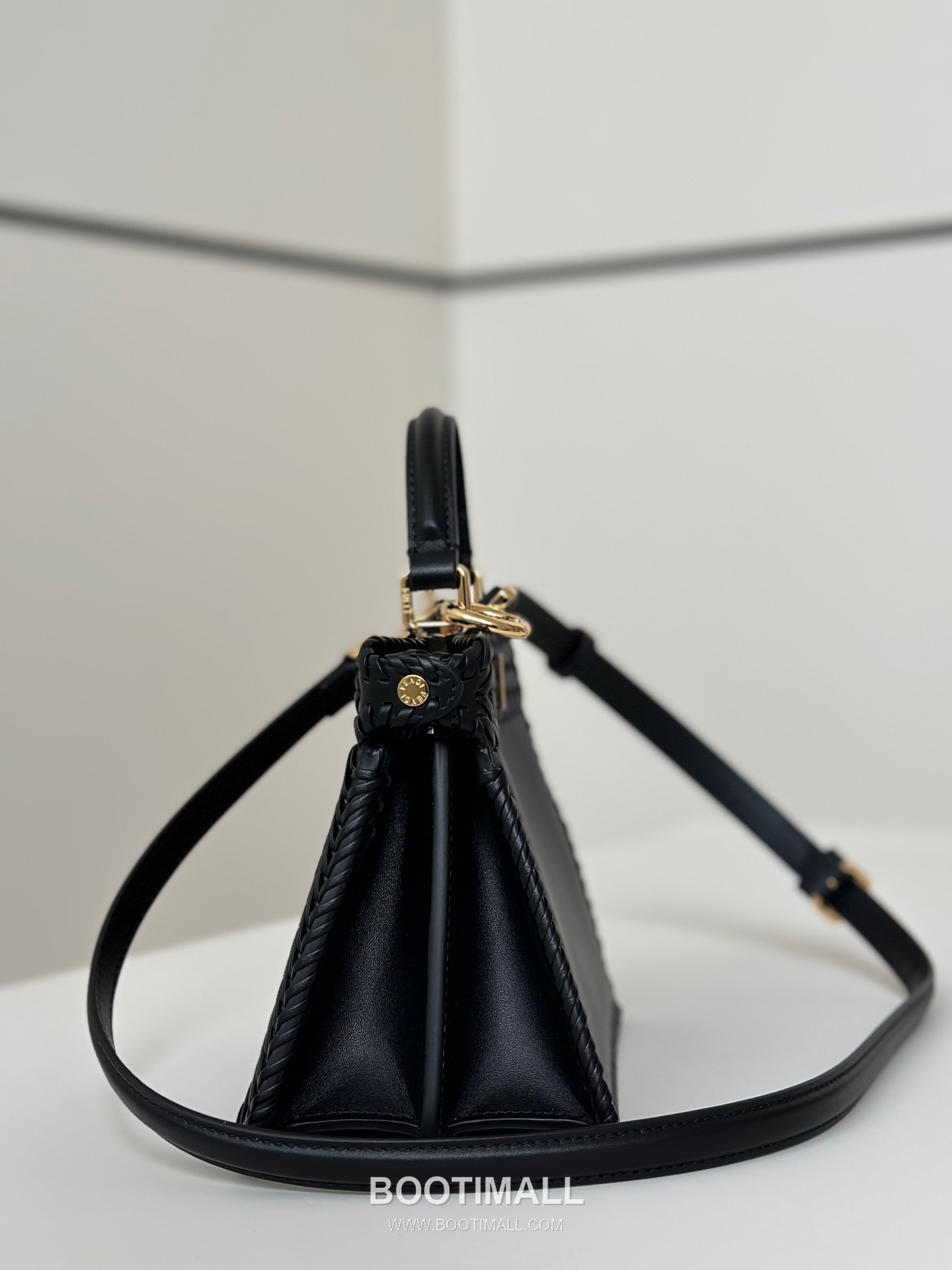 Fendi Peekaboo ISeeU Braided Woven Calfskin Black Top Handle Bag 펜디 피카부 아이씨유 브레이디드 우븐 카프스킨 블랙 탑핸들백 20cm 8