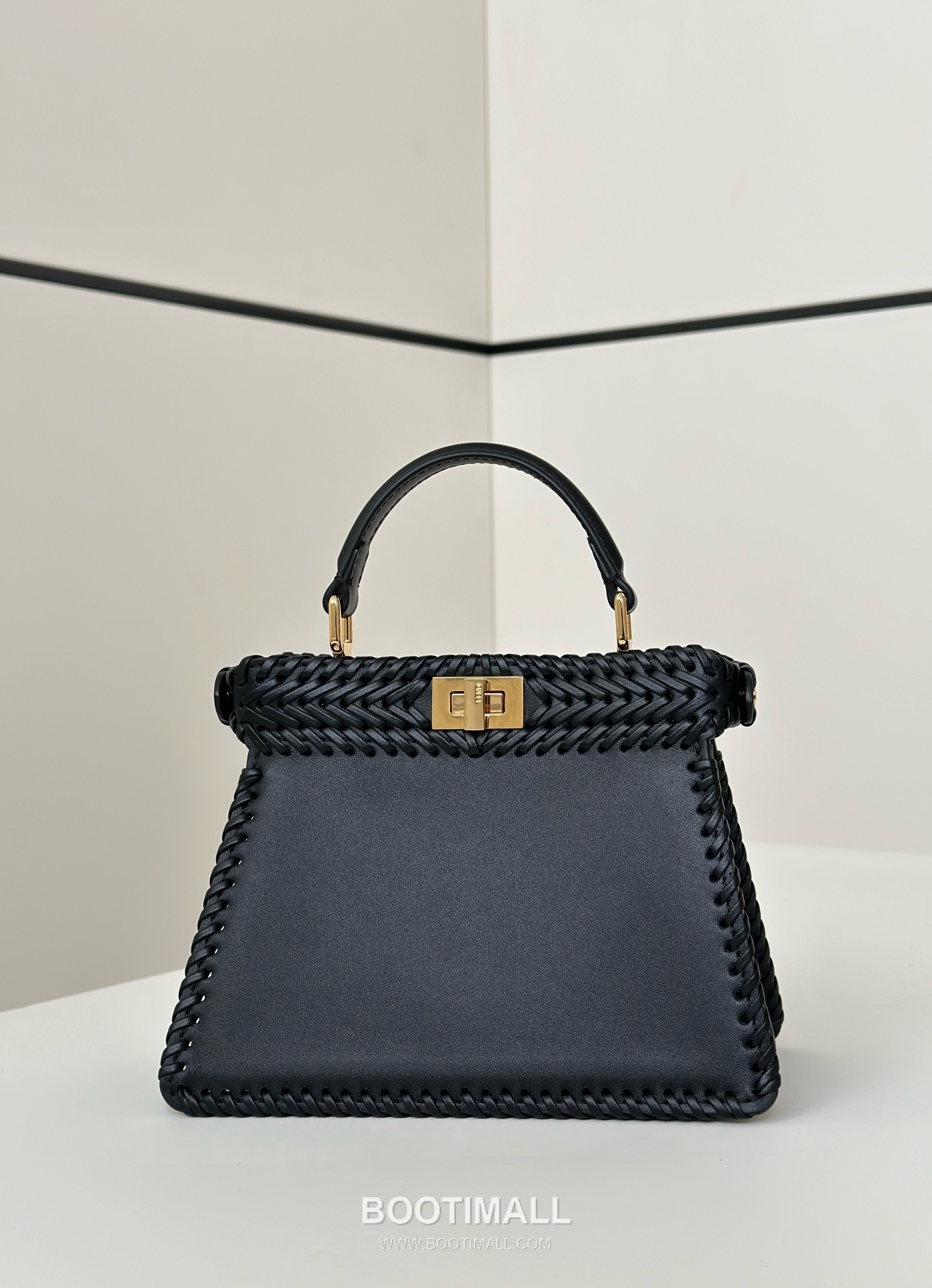 Fendi Peekaboo ISeeU Braided Woven Calfskin Black Top Handle Bag 펜디 피카부 아이씨유 브레이디드 우븐 카프스킨 블랙 탑핸들백 20cm 9