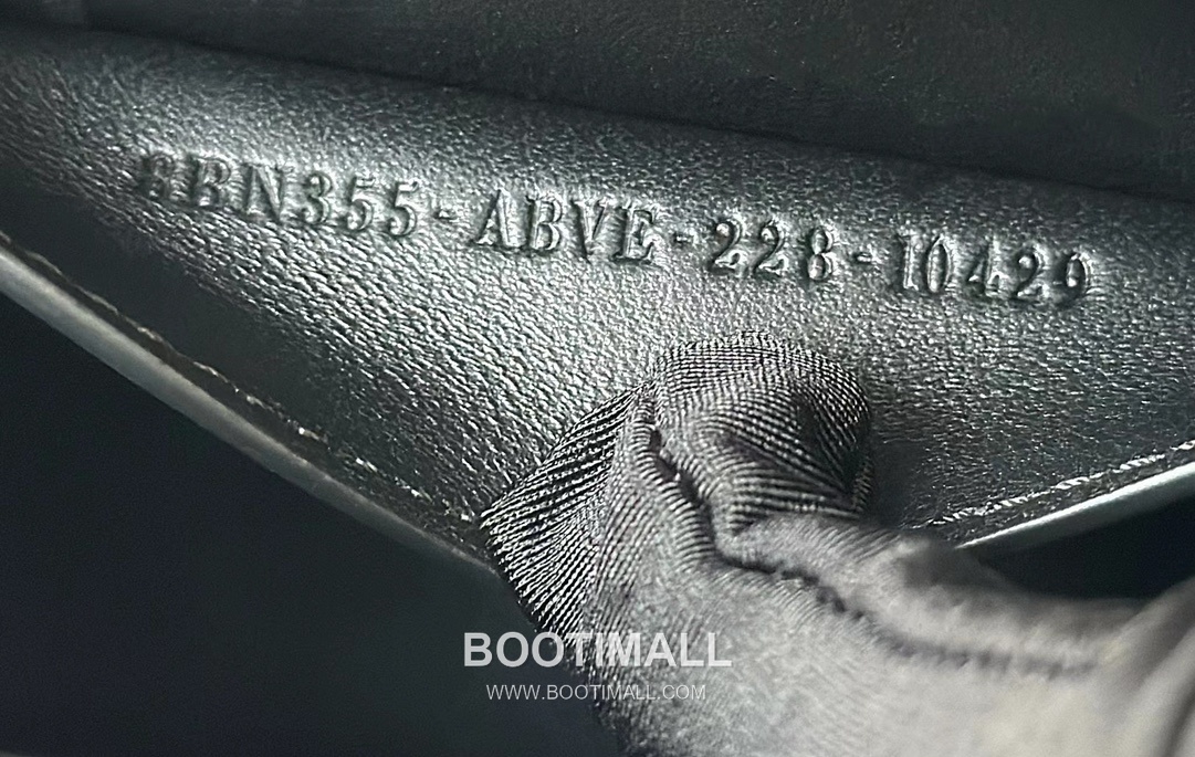 Fendi Peekaboo ISeeU Braided Woven Calfskin Black Top Handle Bag 펜디 피카부 아이씨유 브레이디드 우븐 카프스킨 블랙 탑핸들백 20cm 13