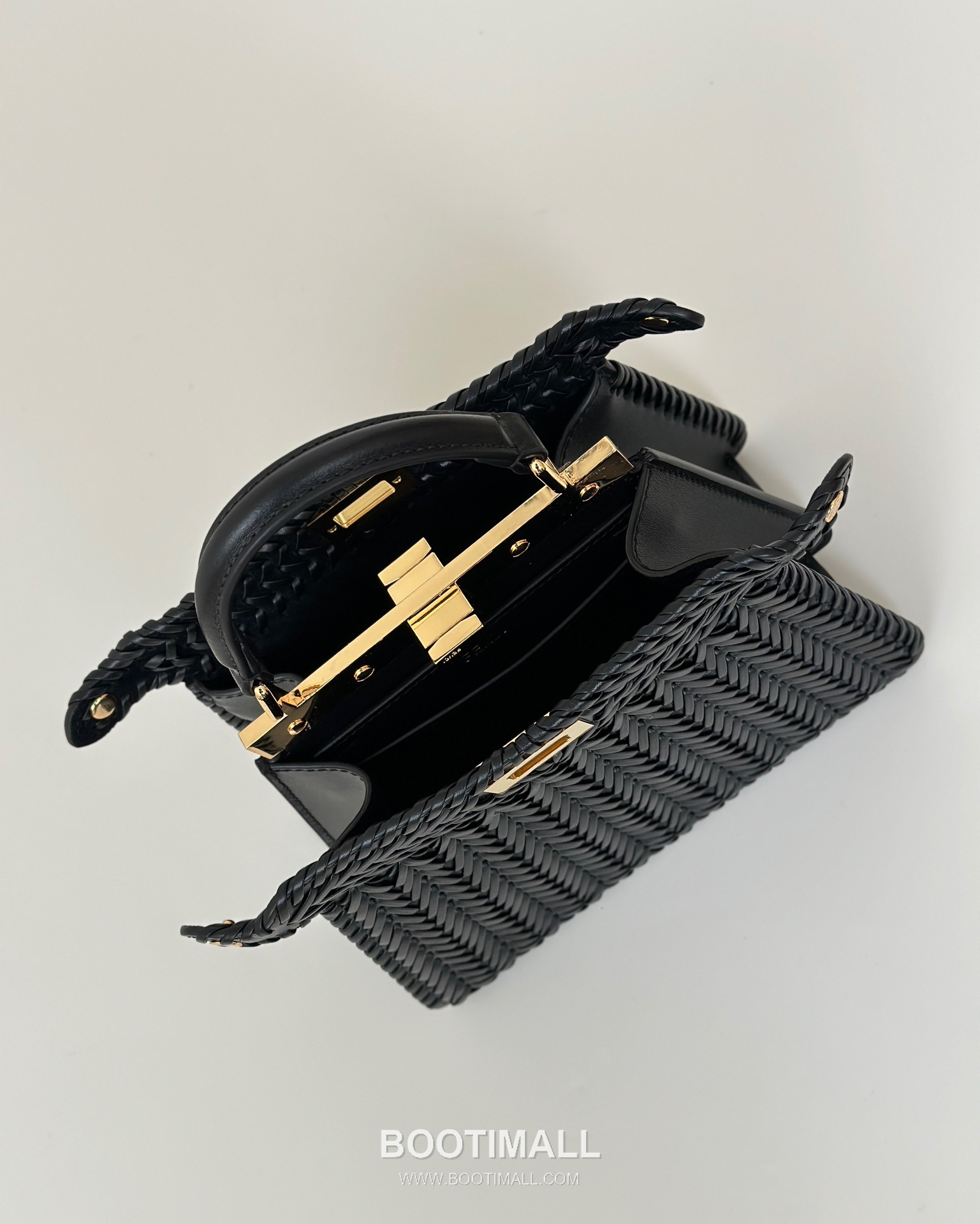 Fendi Peekaboo ISeeU Braided Woven Calfskin Black Top Handle Bag 펜디 피카부 아이씨유 브레이디드 우븐 카프스킨 블랙 탑핸들백 20cm 15