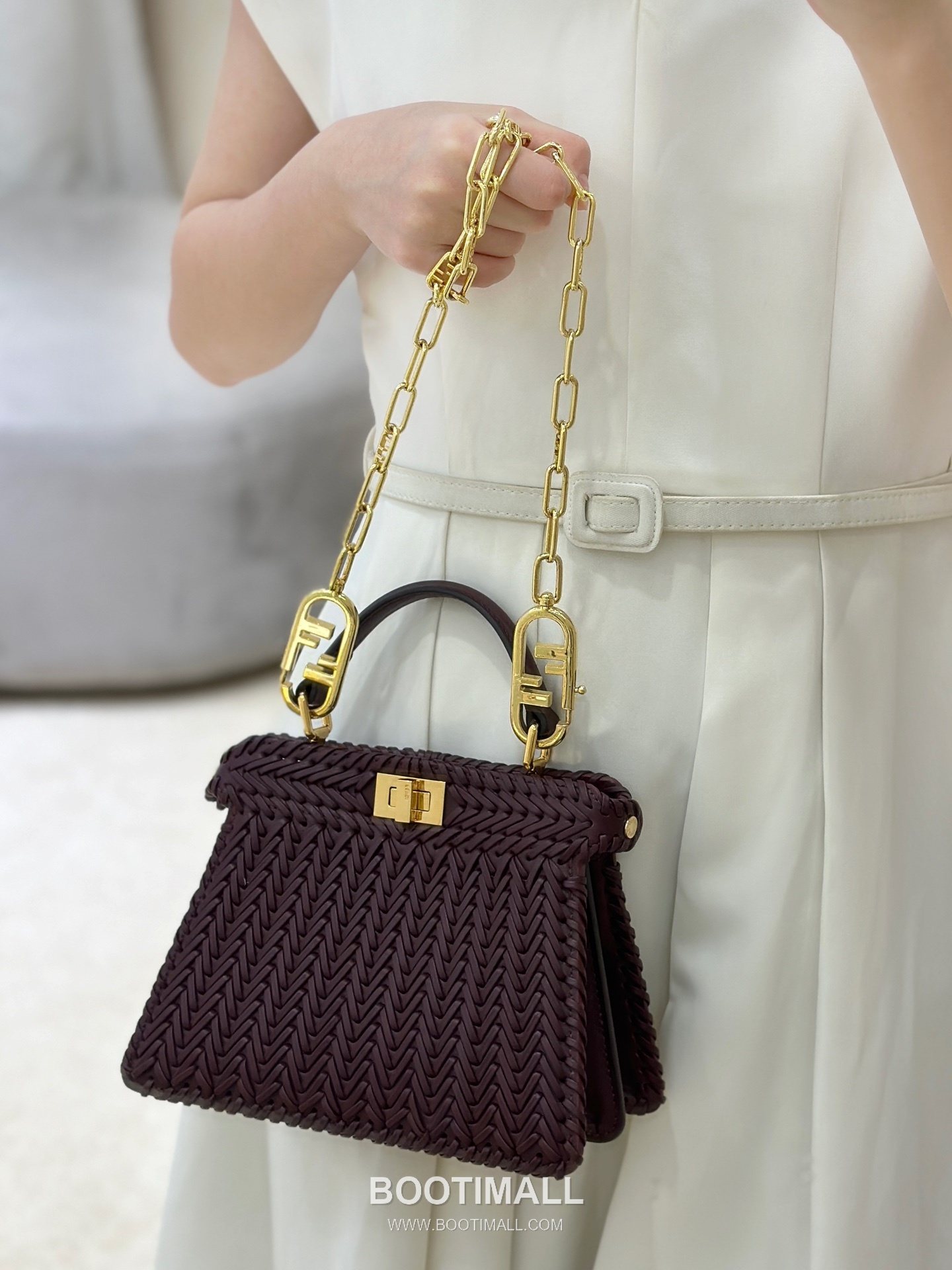 Fendi Peekaboo ISeeU Braided Calfskin Burgundy Top Handle Bag 펜디 피카부 아이씨유 브레이디드 카프스킨 버건디 탑핸들백 20cm 3