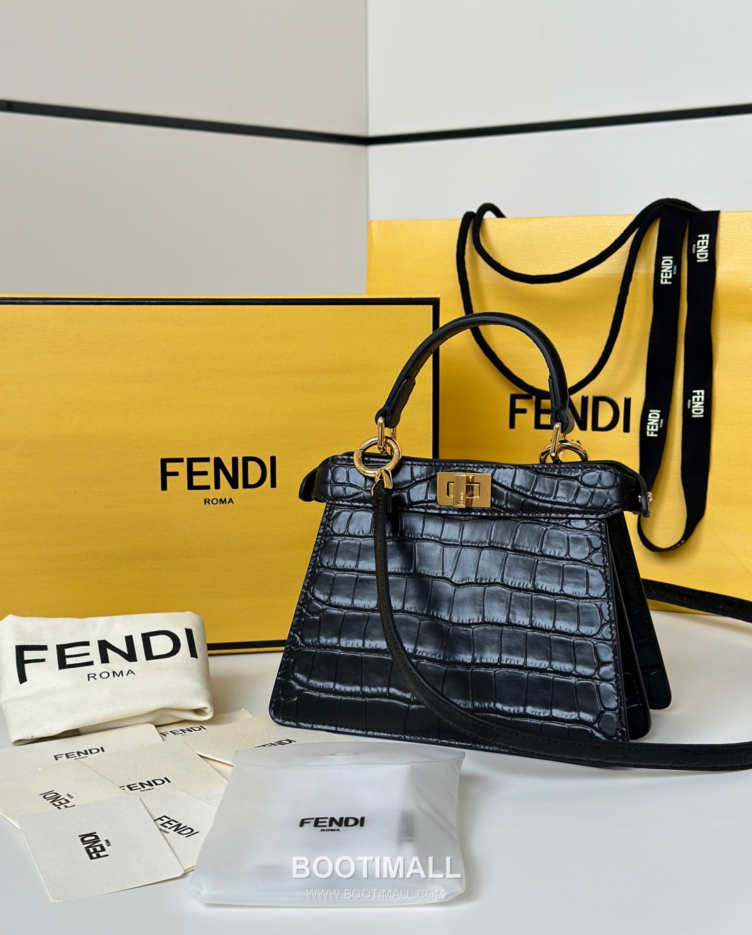 Fendi Peekaboo ISeeU Petite Croc-Embossed Leather Black Top Handle Bag 펜디 피카부 아이씨유 쁘띠 크로커 엠보스드 레더 블랙 탑핸들백 20cm 8