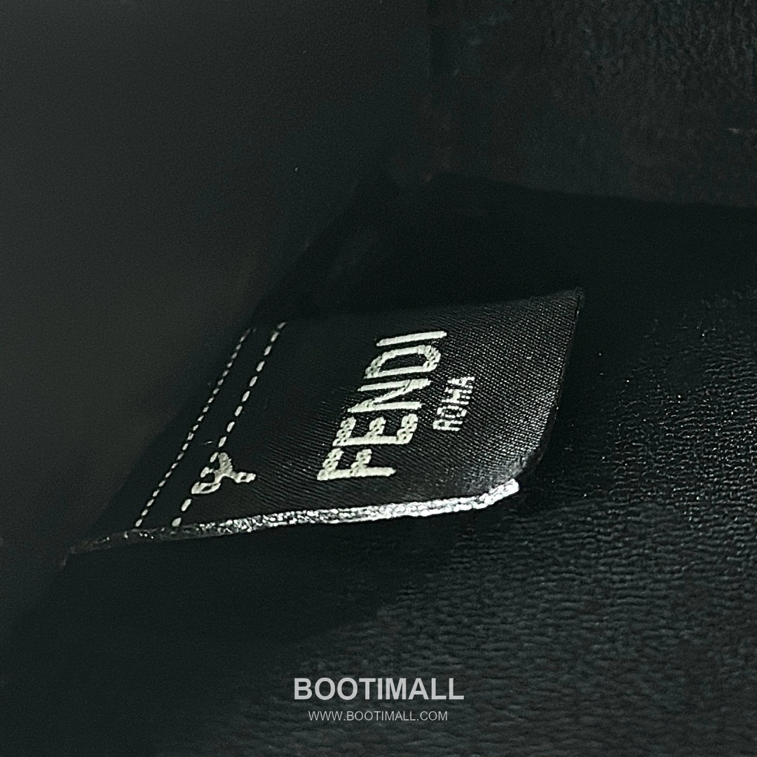 Fendi Peekaboo ISeeU Petite Croc-Embossed Leather Black Top Handle Bag 펜디 피카부 아이씨유 쁘띠 크로커 엠보스드 레더 블랙 탑핸들백 20cm 14