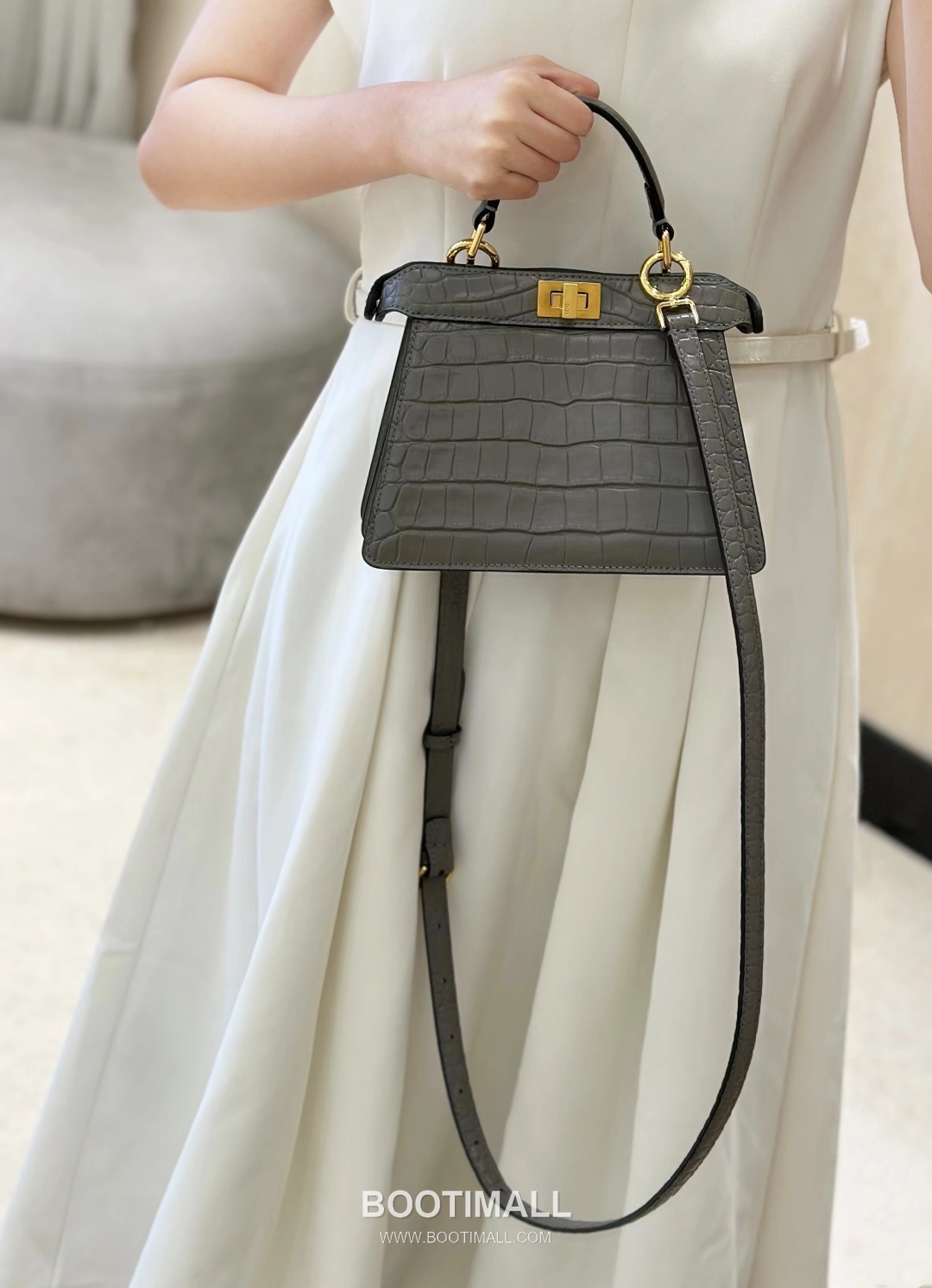 Fendi Peekaboo ISeeU Petite Croc-Embossed Leather Dark Gray Top Handle Bag 펜디 피카부 아이씨유 쁘띠 크로커 엠보스드 레더 다크그레이 탑핸들백 20cm 1