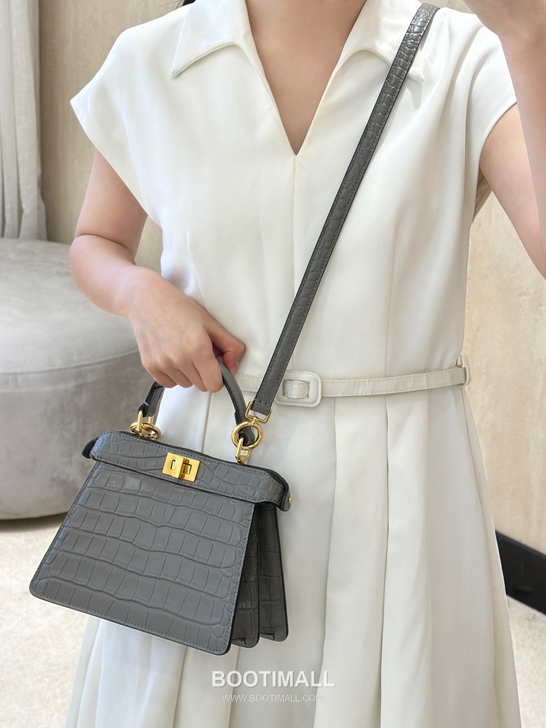 Fendi Peekaboo ISeeU Petite Croc-Embossed Leather Dark Gray Top Handle Bag 펜디 피카부 아이씨유 쁘띠 크로커 엠보스드 레더 다크그레이 탑핸들백 20cm 2