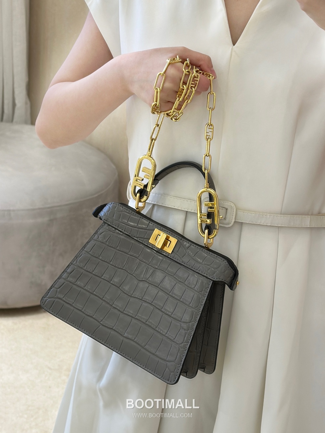 Fendi Peekaboo ISeeU Petite Croc-Embossed Leather Dark Gray Top Handle Bag 펜디 피카부 아이씨유 쁘띠 크로커 엠보스드 레더 다크그레이 탑핸들백 20cm 5
