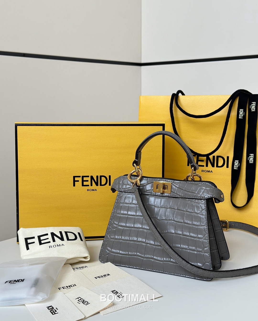 Fendi Peekaboo ISeeU Petite Croc-Embossed Leather Dark Gray Top Handle Bag 펜디 피카부 아이씨유 쁘띠 크로커 엠보스드 레더 다크그레이 탑핸들백 20cm 8
