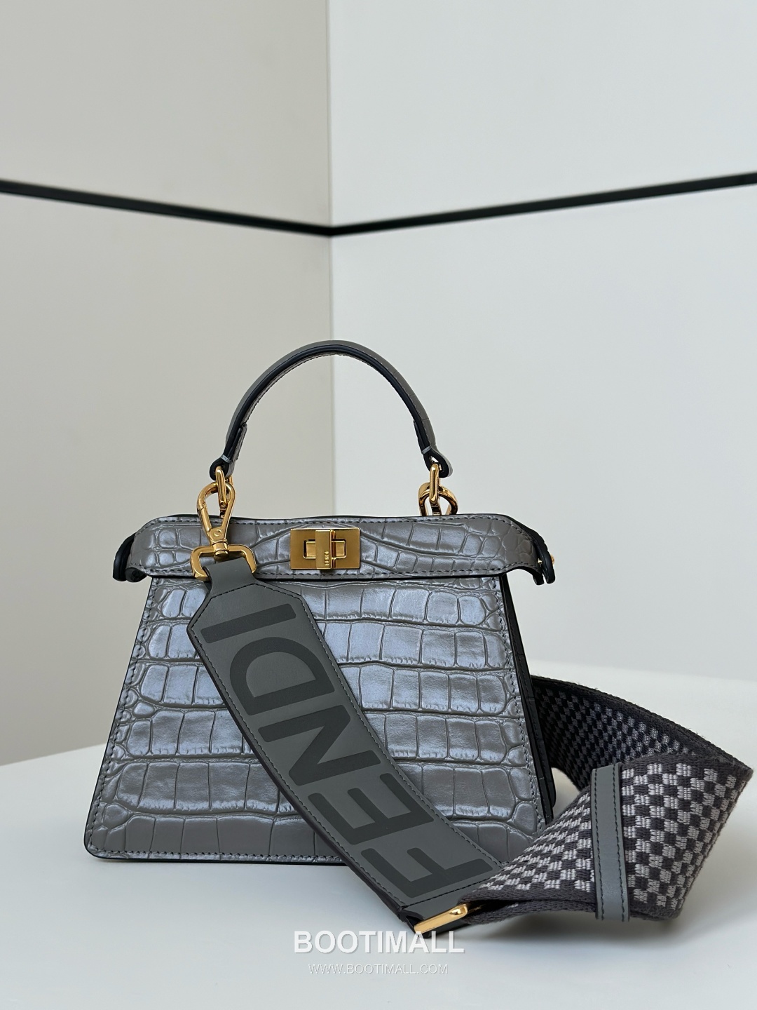 Fendi Peekaboo ISeeU Petite Croc-Embossed Leather Dark Gray Top Handle Bag 펜디 피카부 아이씨유 쁘띠 크로커 엠보스드 레더 다크그레이 탑핸들백 20cm 9