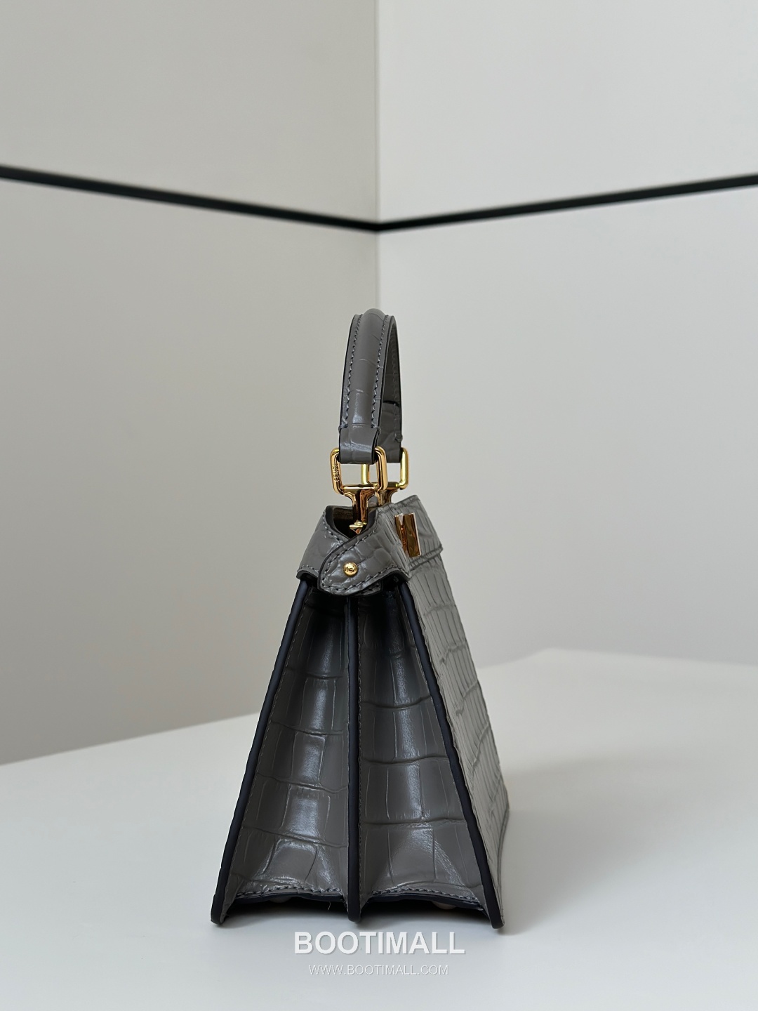 Fendi Peekaboo ISeeU Petite Croc-Embossed Leather Dark Gray Top Handle Bag 펜디 피카부 아이씨유 쁘띠 크로커 엠보스드 레더 다크그레이 탑핸들백 20cm 10