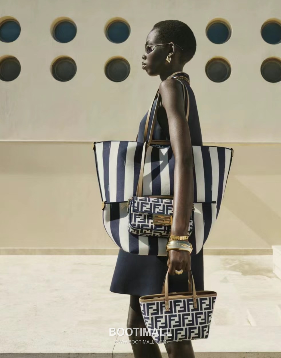 Fendi Roll Pequin FF Reversible Blue Tote Bag 펜디 롤 페퀸 FF 리버서블 블루 토트백 33cm 1