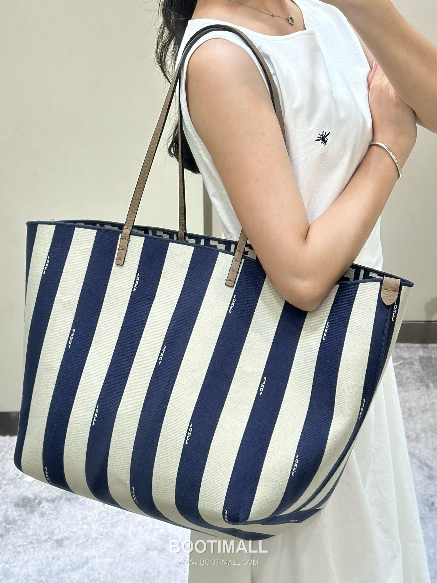 Fendi Roll Pequin FF Reversible Blue Tote Bag 펜디 롤 페퀸 FF 리버서블 블루 토트백 33cm 5