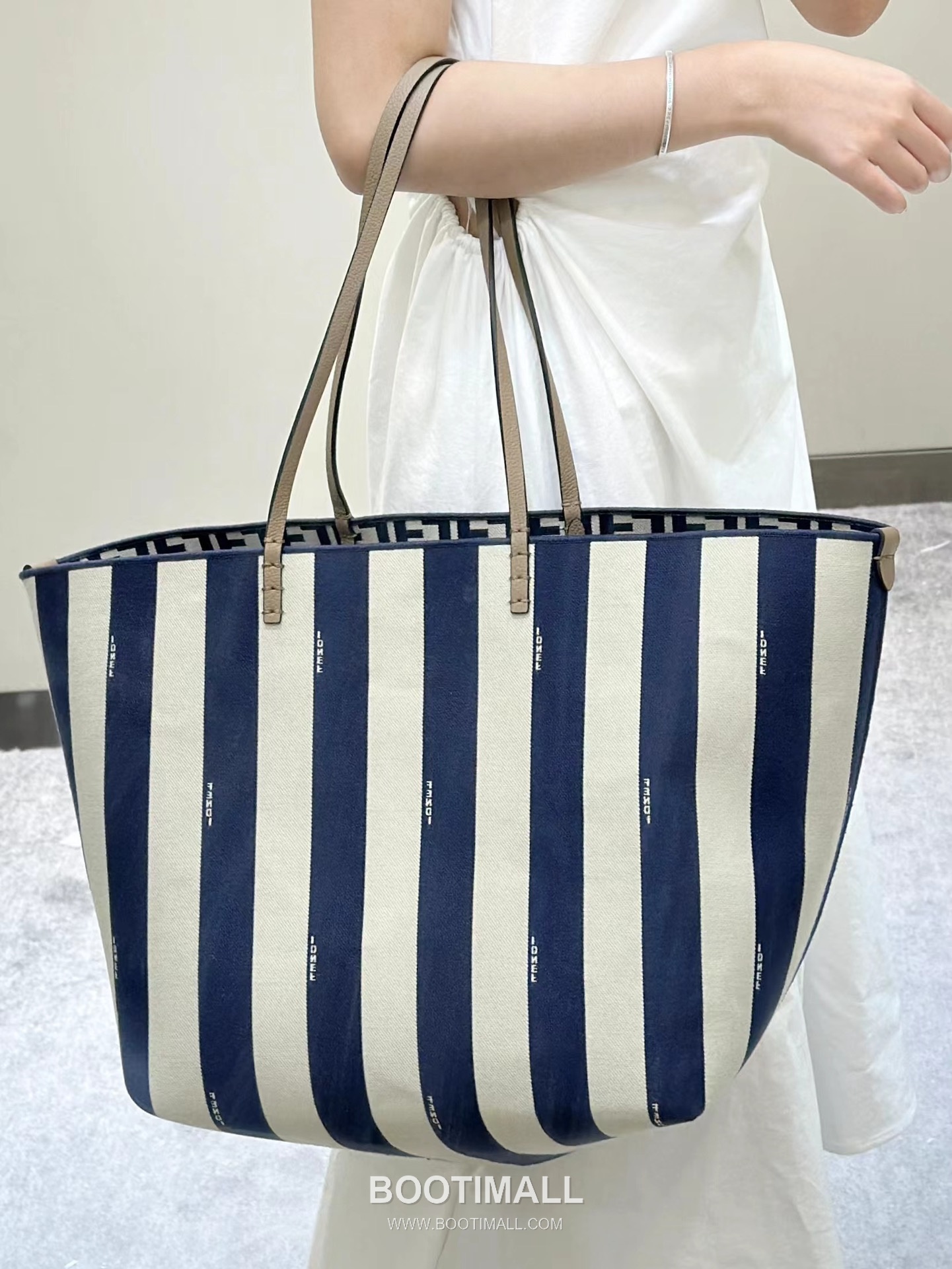 Fendi Roll Pequin FF Reversible Blue Tote Bag 펜디 롤 페퀸 FF 리버서블 블루 토트백 33cm 6